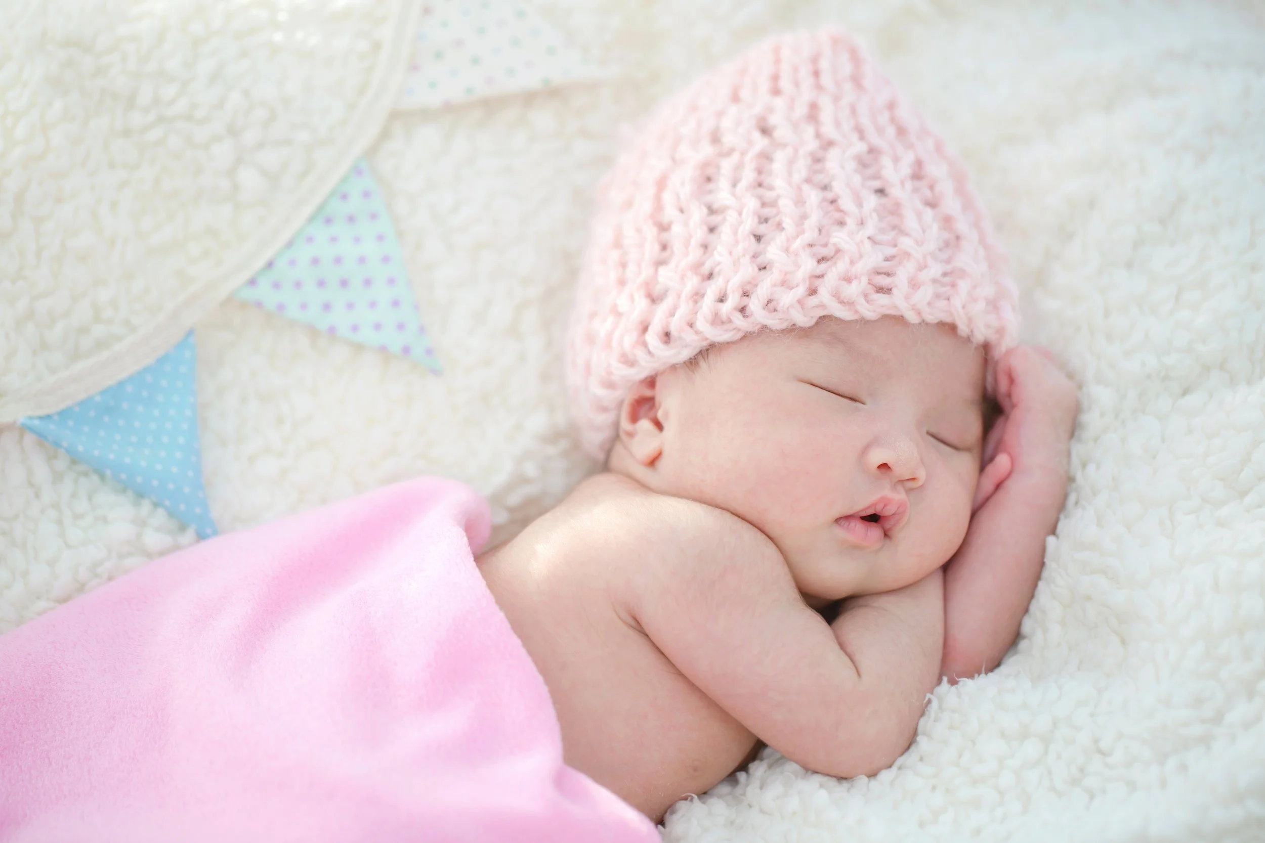 Newborn Admin in the UAE: Passports, Visas and Registration