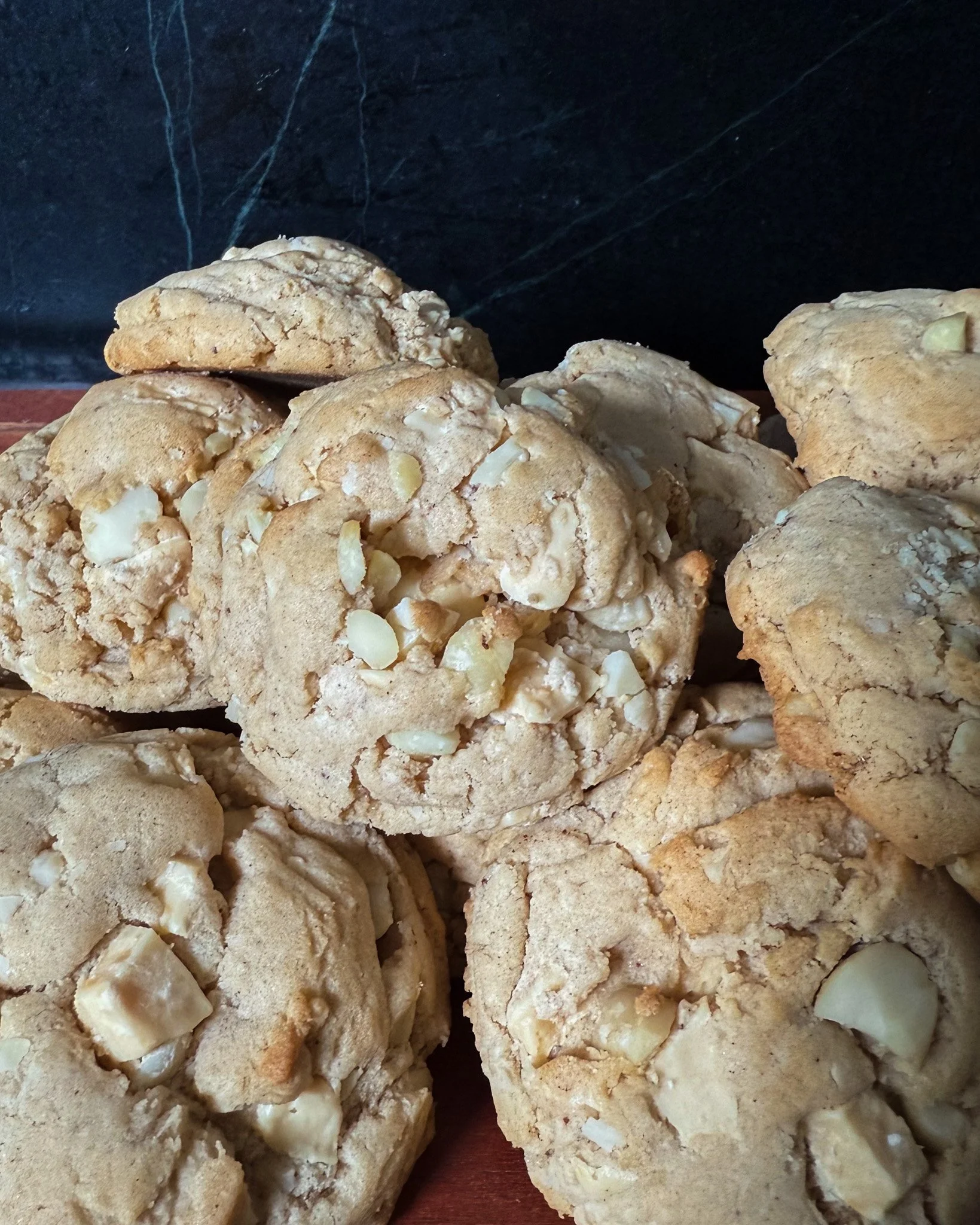 Caramelized White Chocolate & Macadamia Nut