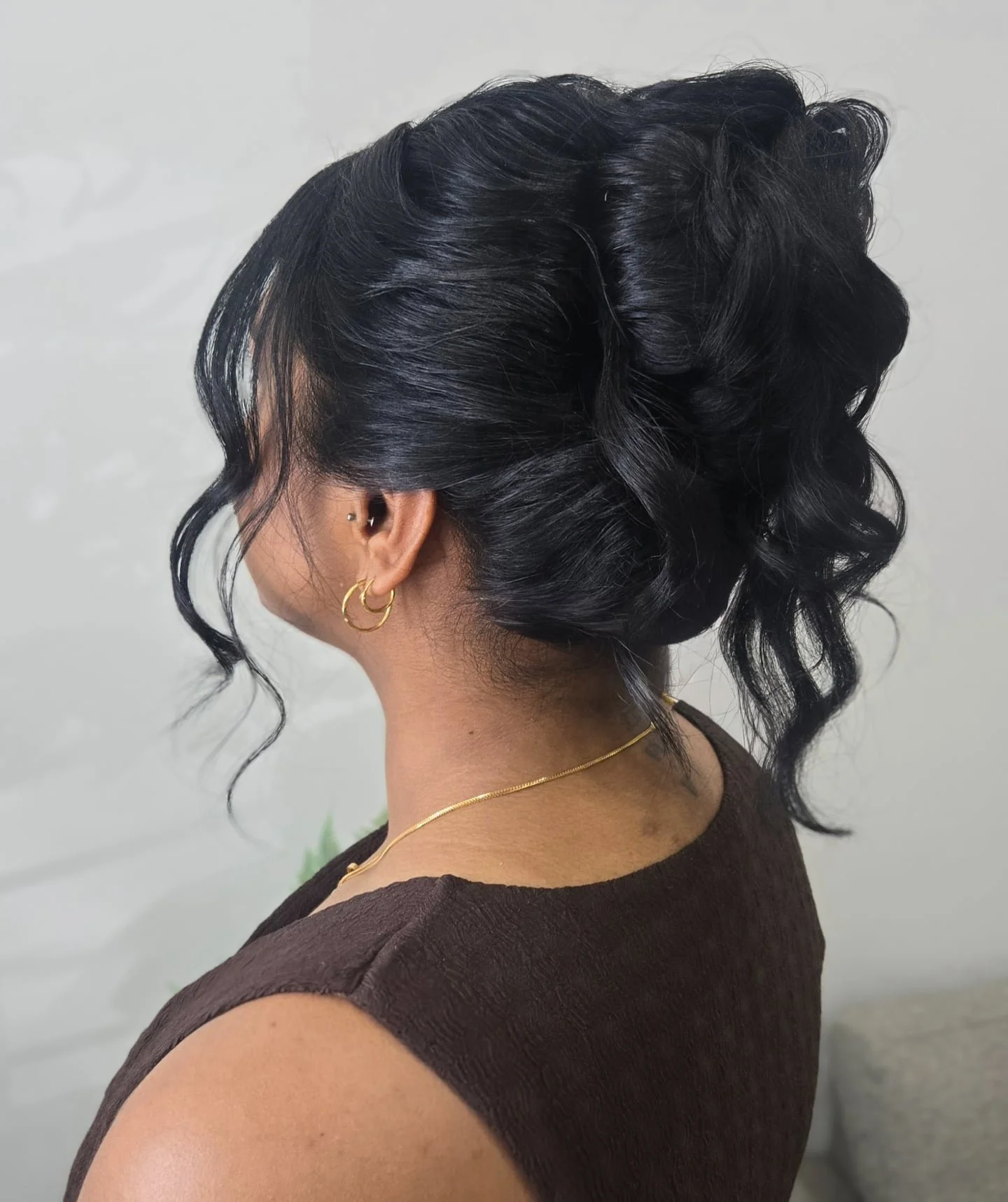 Soft, romantic, and effortlessly elegant ✨
.
.
This textured updo features soft face-framing pieces, beautiful movement, and just the right amount of volume.
.
.
.

#Torontobridalhair #TorontoHairstylist #BridalHair #ModernUpdo #ssglamstudios