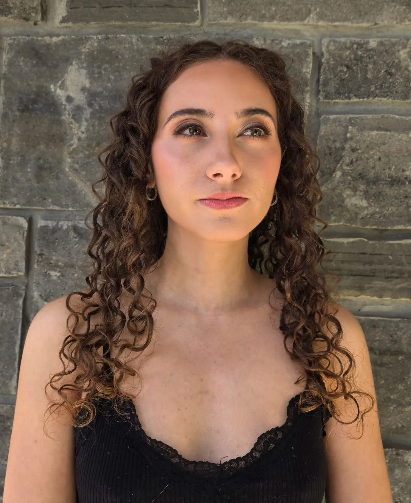 Amanda ❤️
.
✨ Soft  glam 
A warm bronzed eye, radiant skin, and softly defined features designed to enhance her natural beauty.
.
.
Hair &amp; Makeup by Salwa
📍Toronto Makeup Artist 
✨ Bridal | Events| Editorial 
.
.
#torontomakeupartist #softglam #