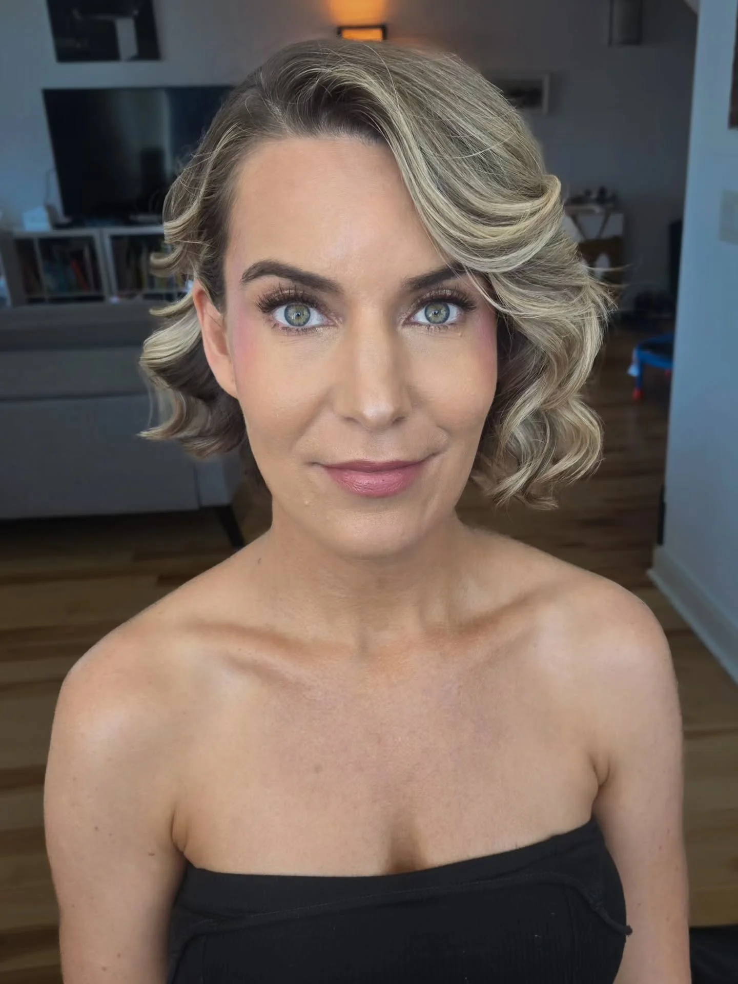 Katie ❤️
.
.
✨ Soft champagne shimmer ✨ Flawless skin ✨ Wispy lashes ✨ Timeless waves
.
.
 Hair &amp; Makeup by Salwa
📍Toronto, Ontario
✨ Bridal | Events | Editorial 
.
.
#torontomakeupartist  #softglam #luxurybeauty #torontohairstylist  #waveshair