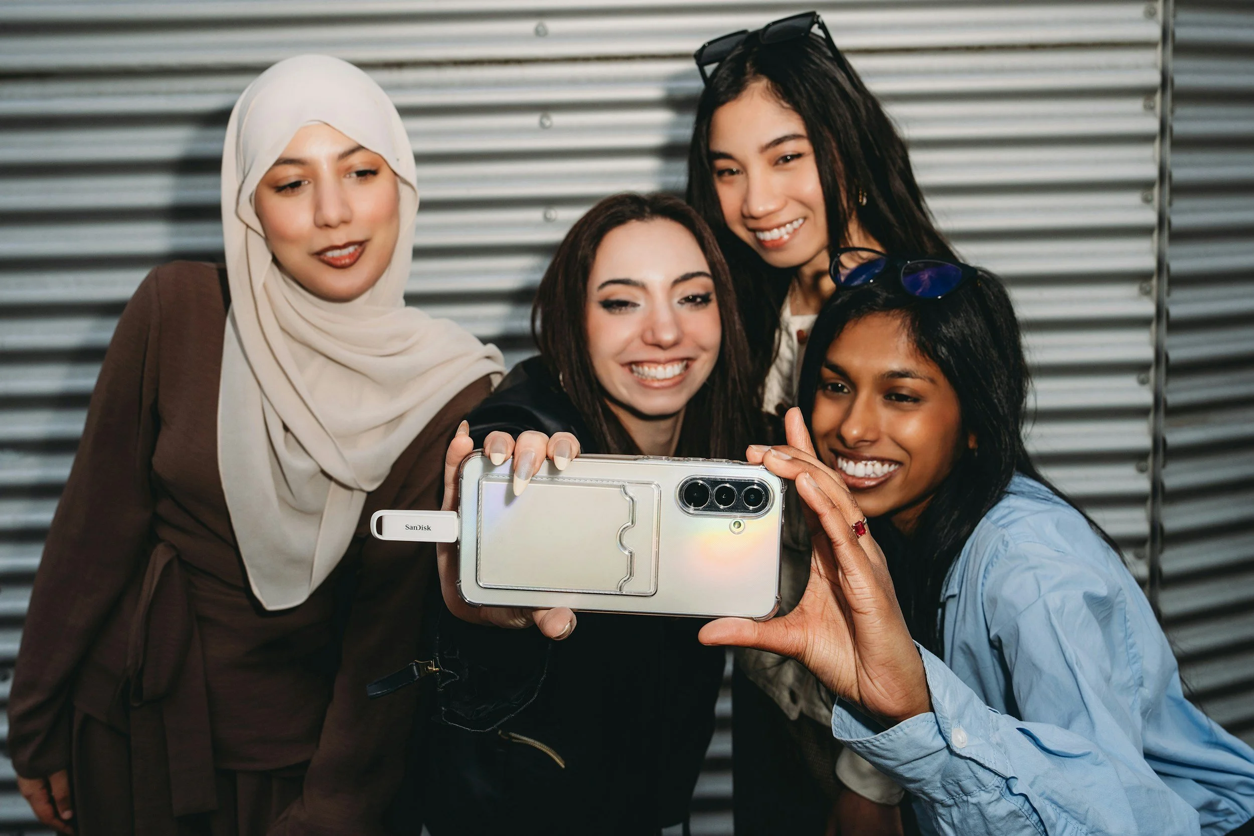 English lessons to help you make friends and communicate confidently in everyday situations.