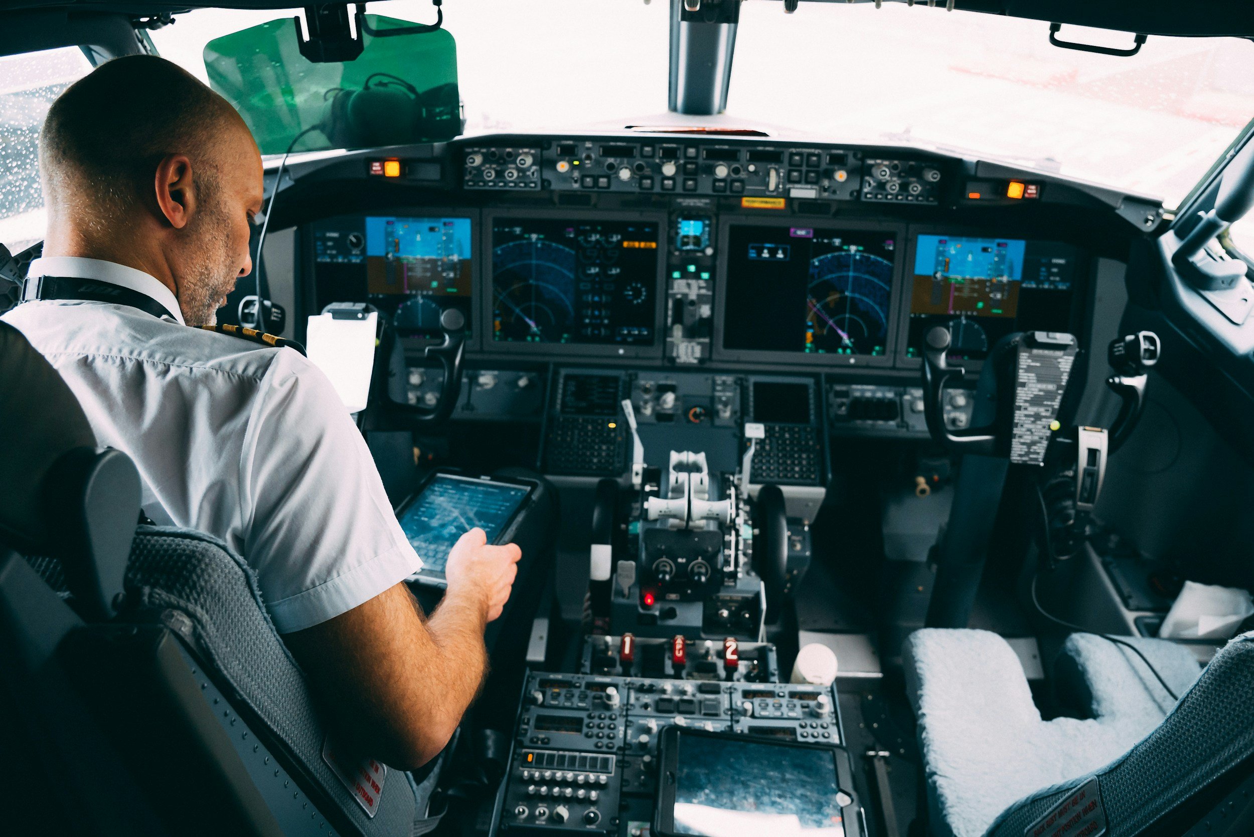 English coaching for aviation professionals to improve clear and confident communication.