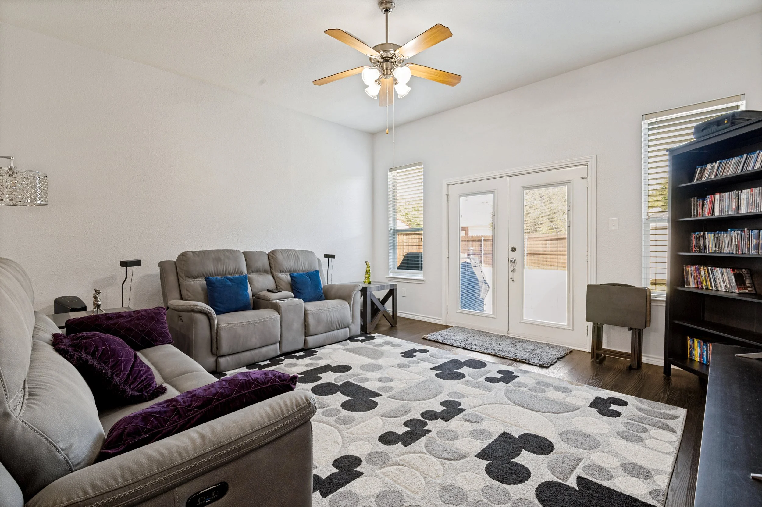 517-magnolia-ln-glenn-heights-tx-75154-High-Res-4.jpg