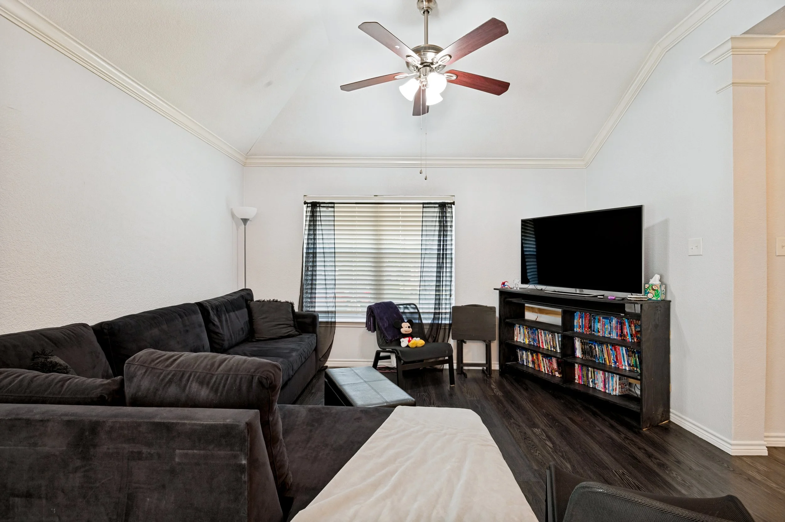 517-magnolia-ln-glenn-heights-tx-75154-High-Res-8.jpg