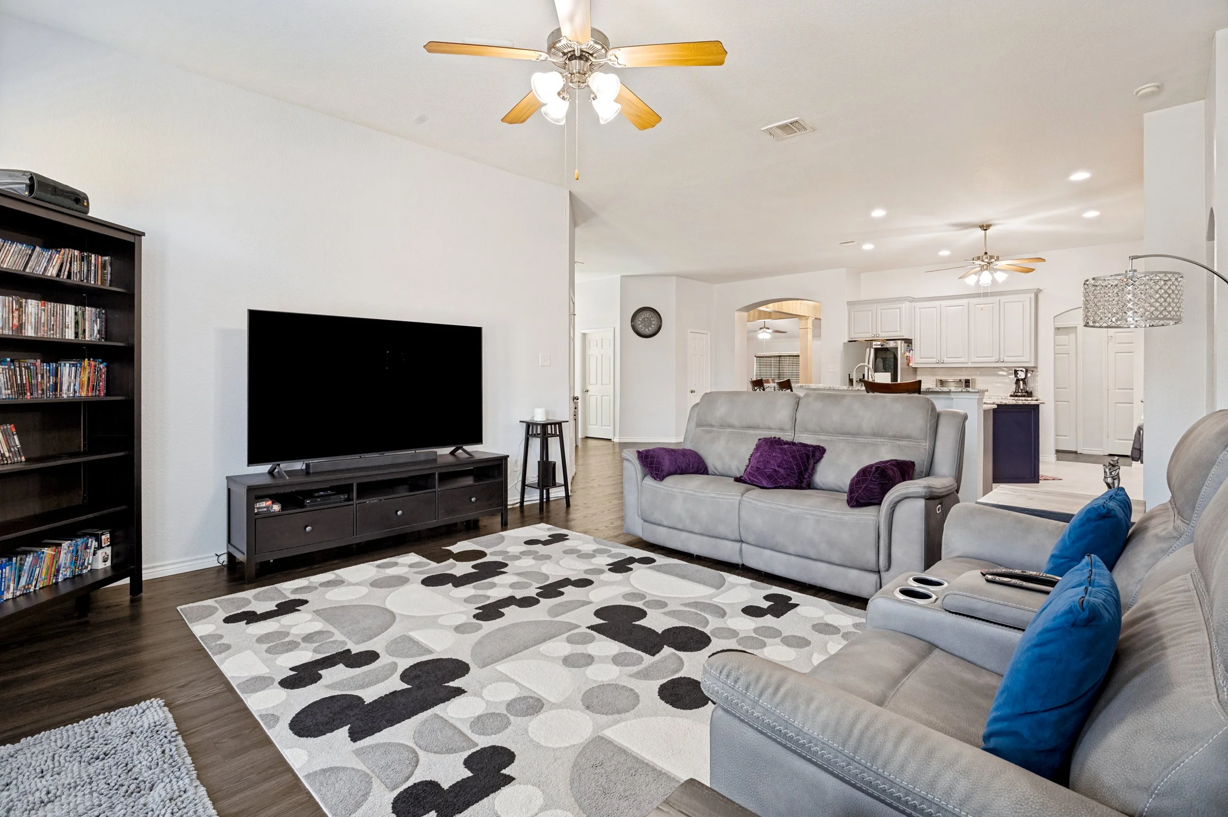 517-magnolia-ln-glenn-heights-tx-75154-High-Res-6.jpg