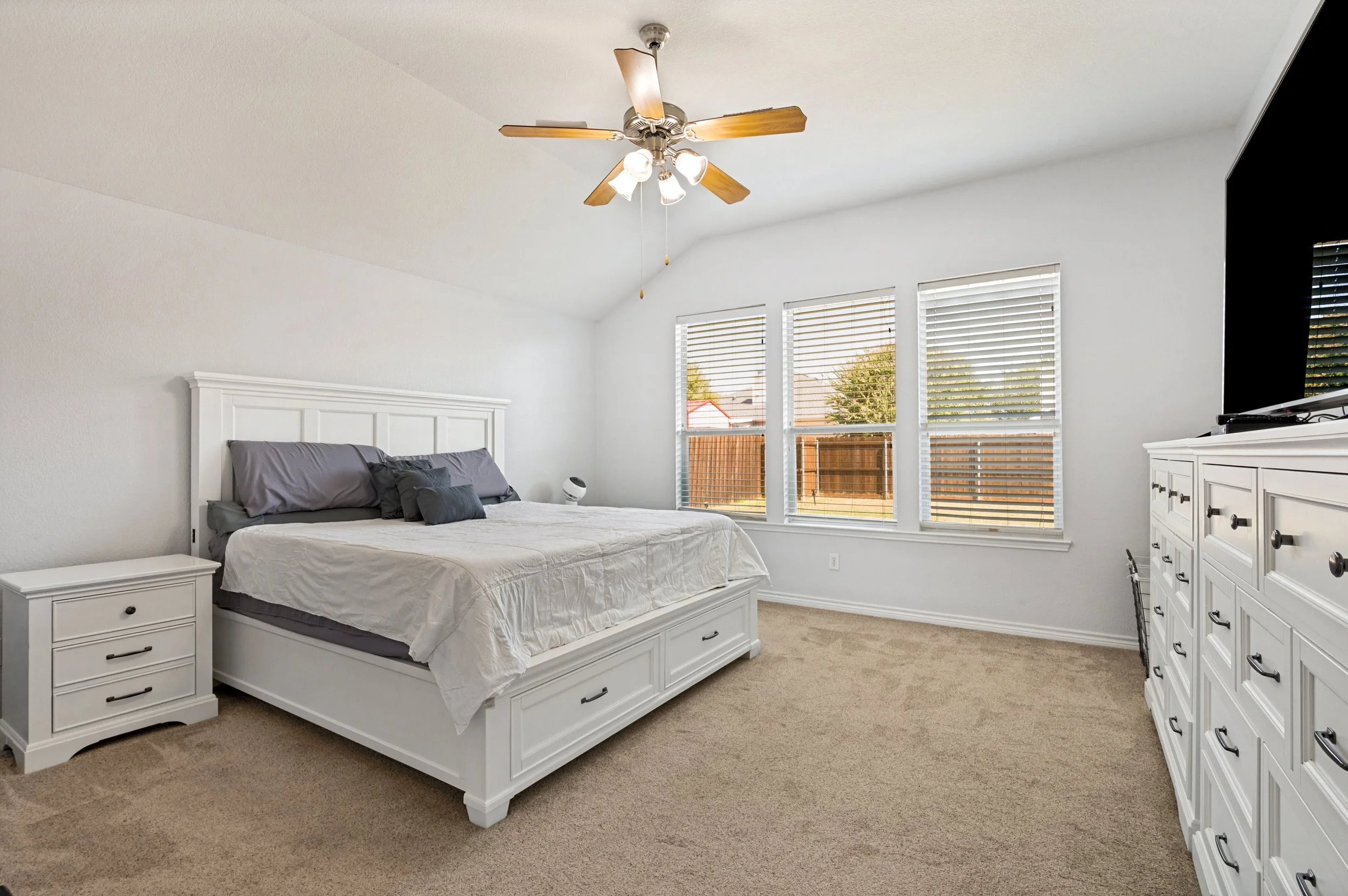 517-magnolia-ln-glenn-heights-tx-75154-High-Res-19.jpg