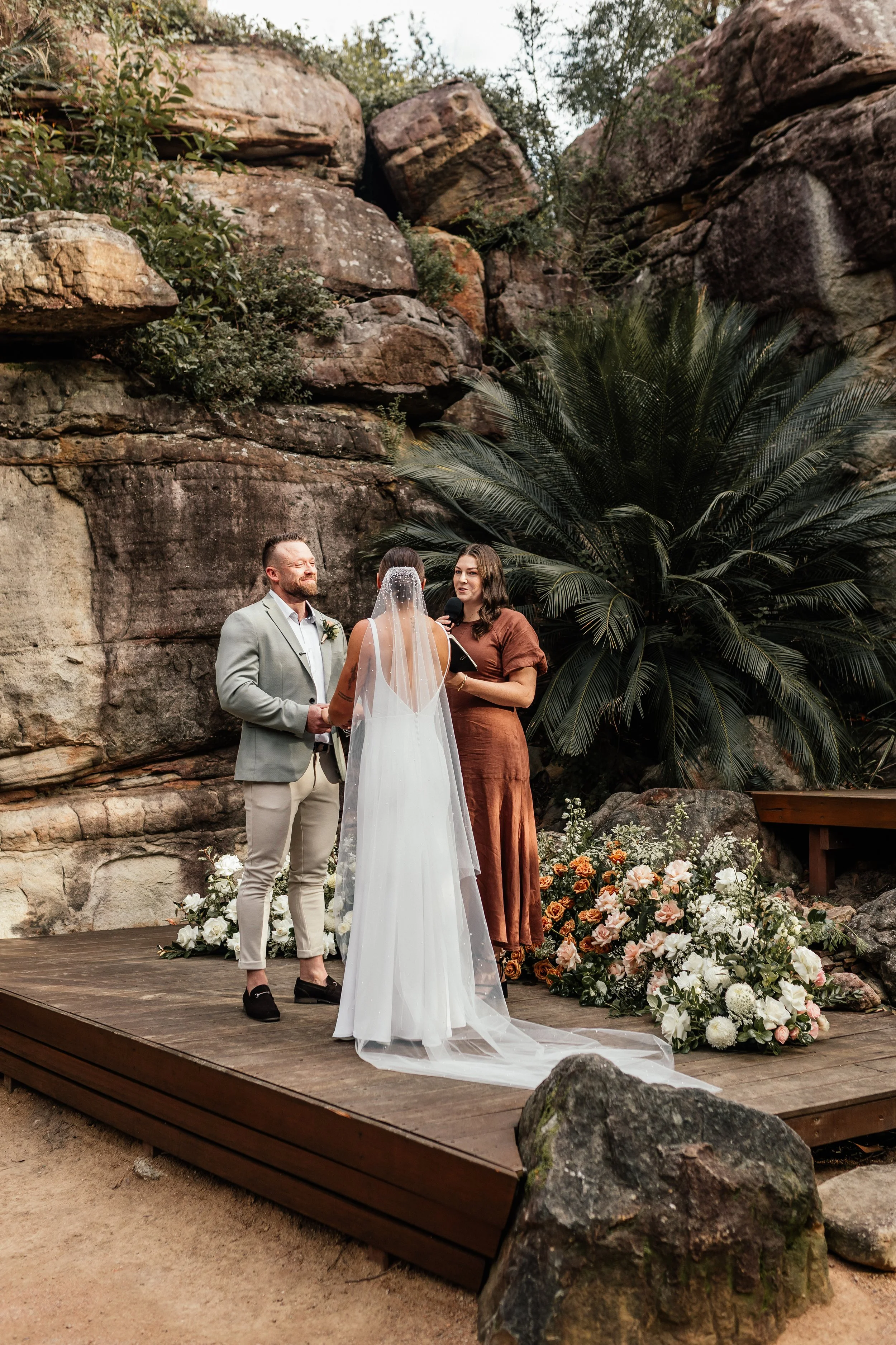 Kangaroo Valley Bush Retreat Wedding Flowers. Kangaroo Valley Bush Retreat Ceremony Flowers. Southern Highlands Wedding Florist. Moss Vale Wedding Florist. Exeter Wedding Florist. Robertson Wedding Florist. Sydney Wedding Florist. Berrima Wedding Flo