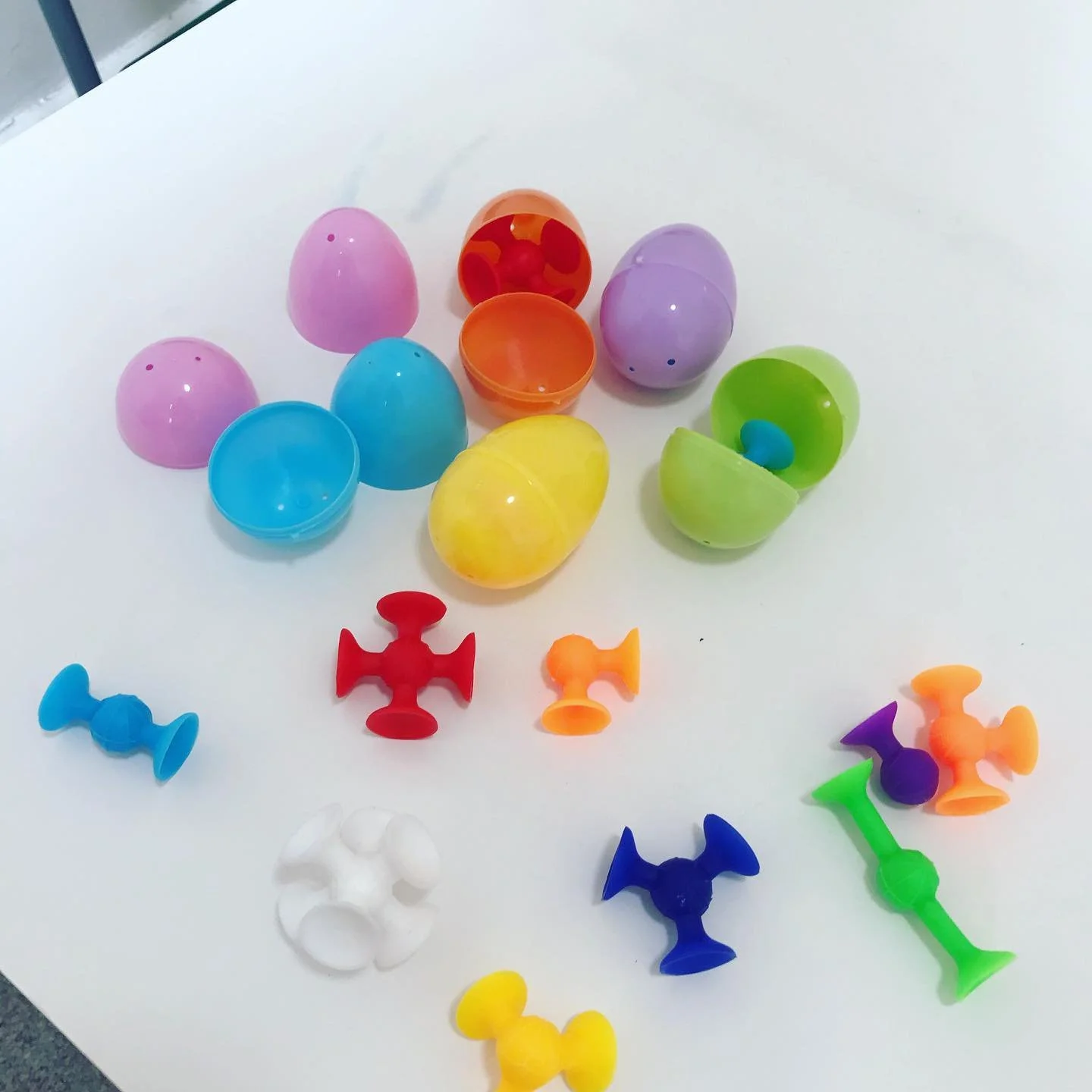 EASTER ACTIVITY 🐣: 
Squigz are so fun to hide inside these little eggs and  then scatter them around room for an Easter egg hunt! It&rsquo;s not only fun to find them all but to work on our visual scanning, motor planning and strength in our fingers