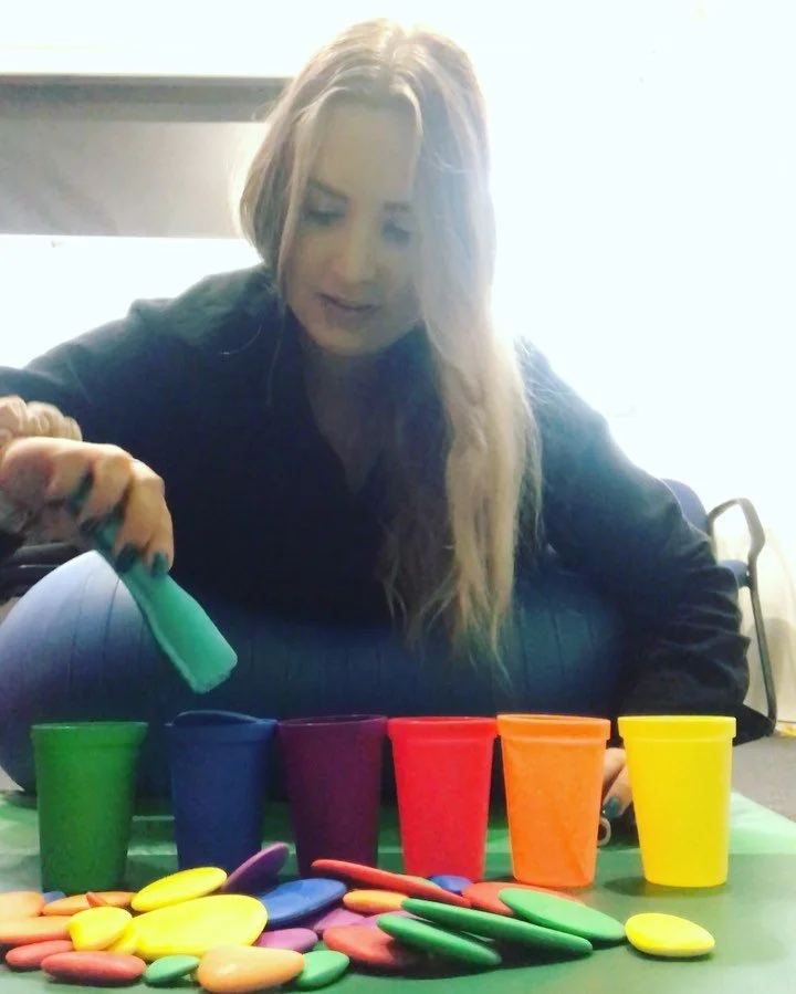 STACKING STONE CORE CONTROL 💪🏽 
I love this resource to extend in fine motor skills by engaging our core at the same time! We rolled on the peanut ball, squeezing out core and activating our lats to keep our shoulders up and ready to reach while ou