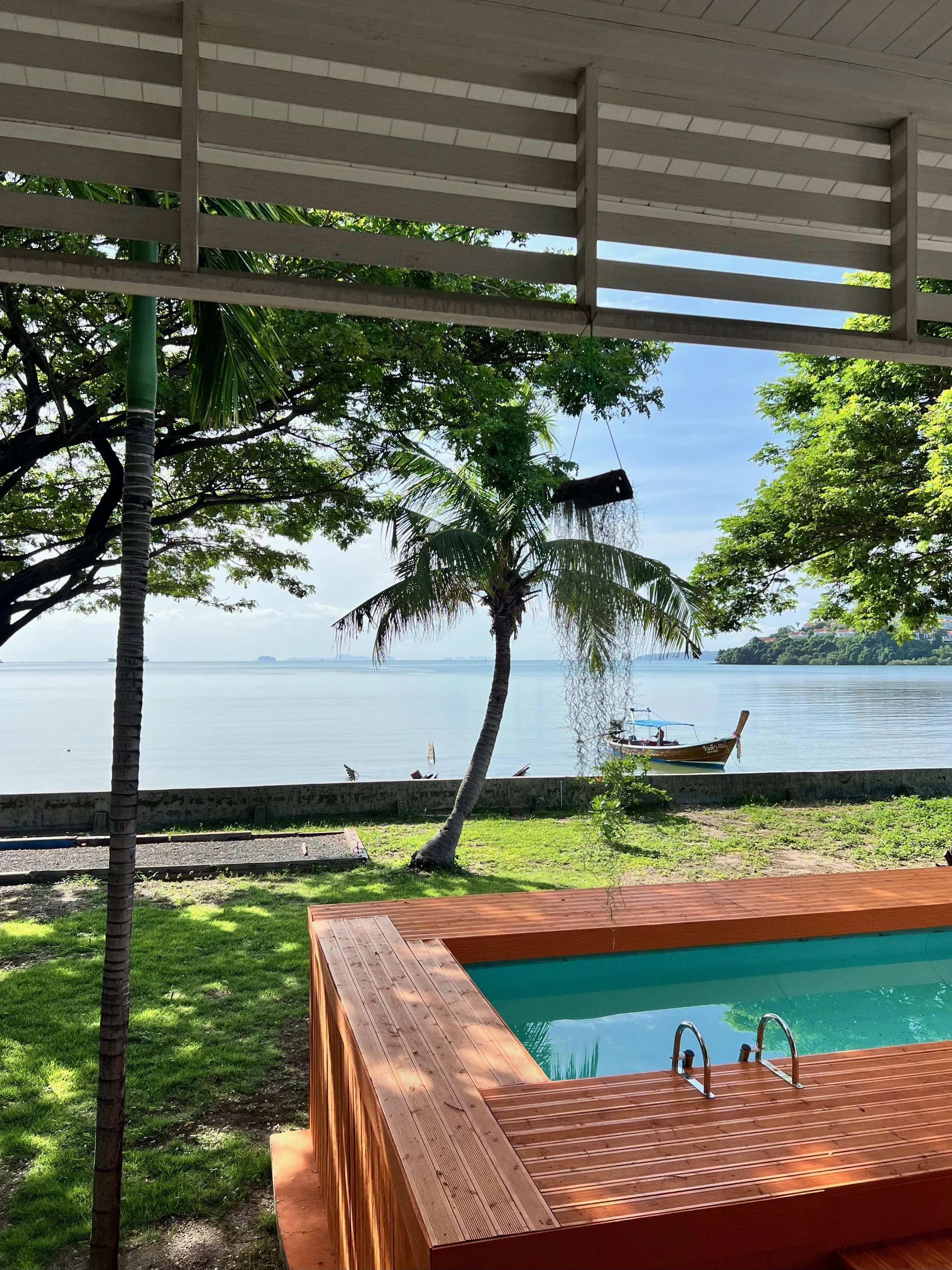 Cold plunge pool overlooking the beach