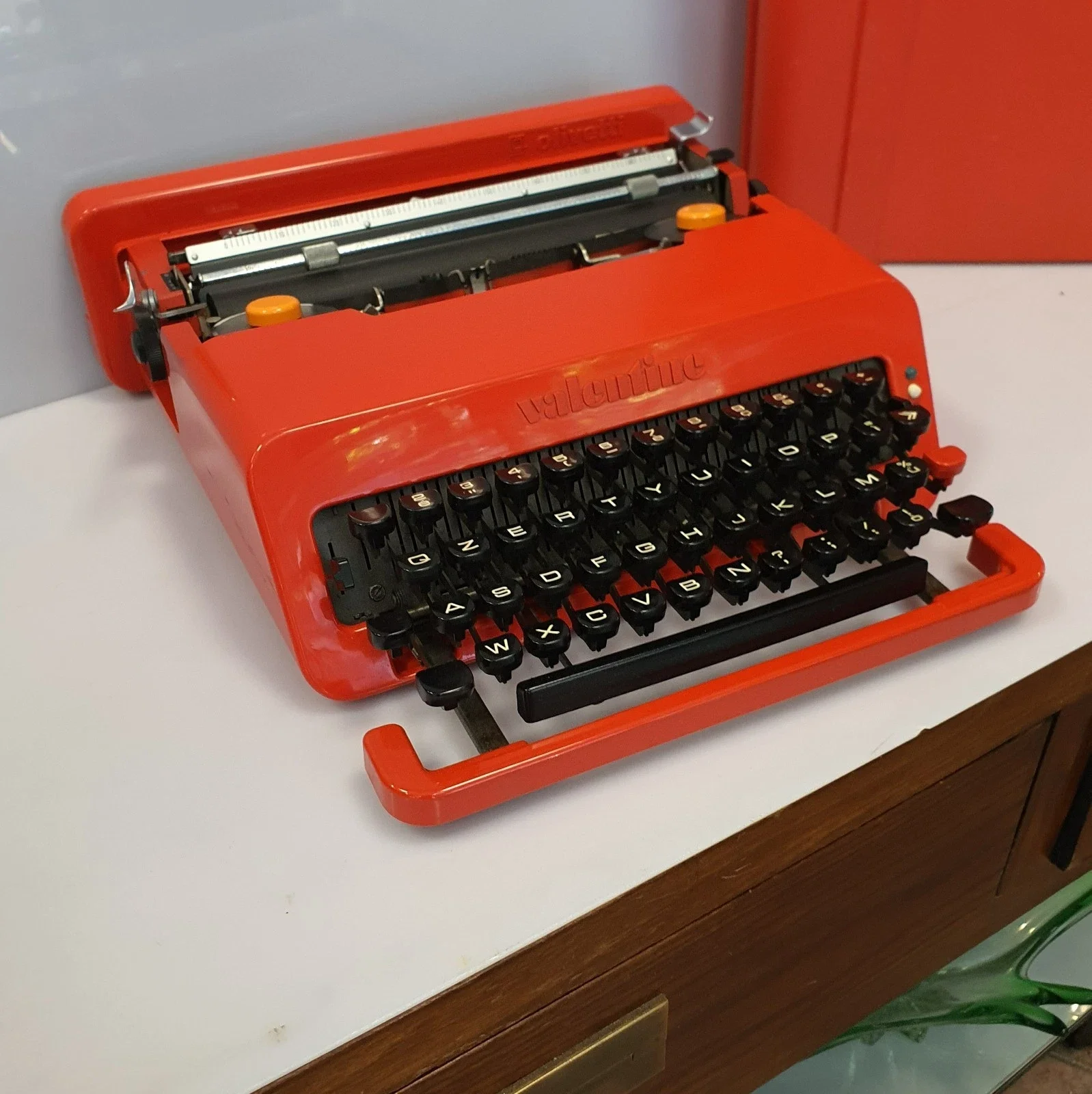 Macchina da scrivere Olivetti Valentine