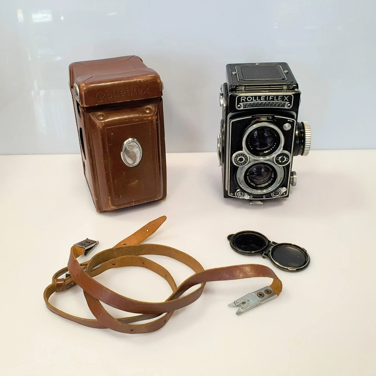 Rolleiflex 1:2.8/75 Planar 1:3.5 f=75 mm.