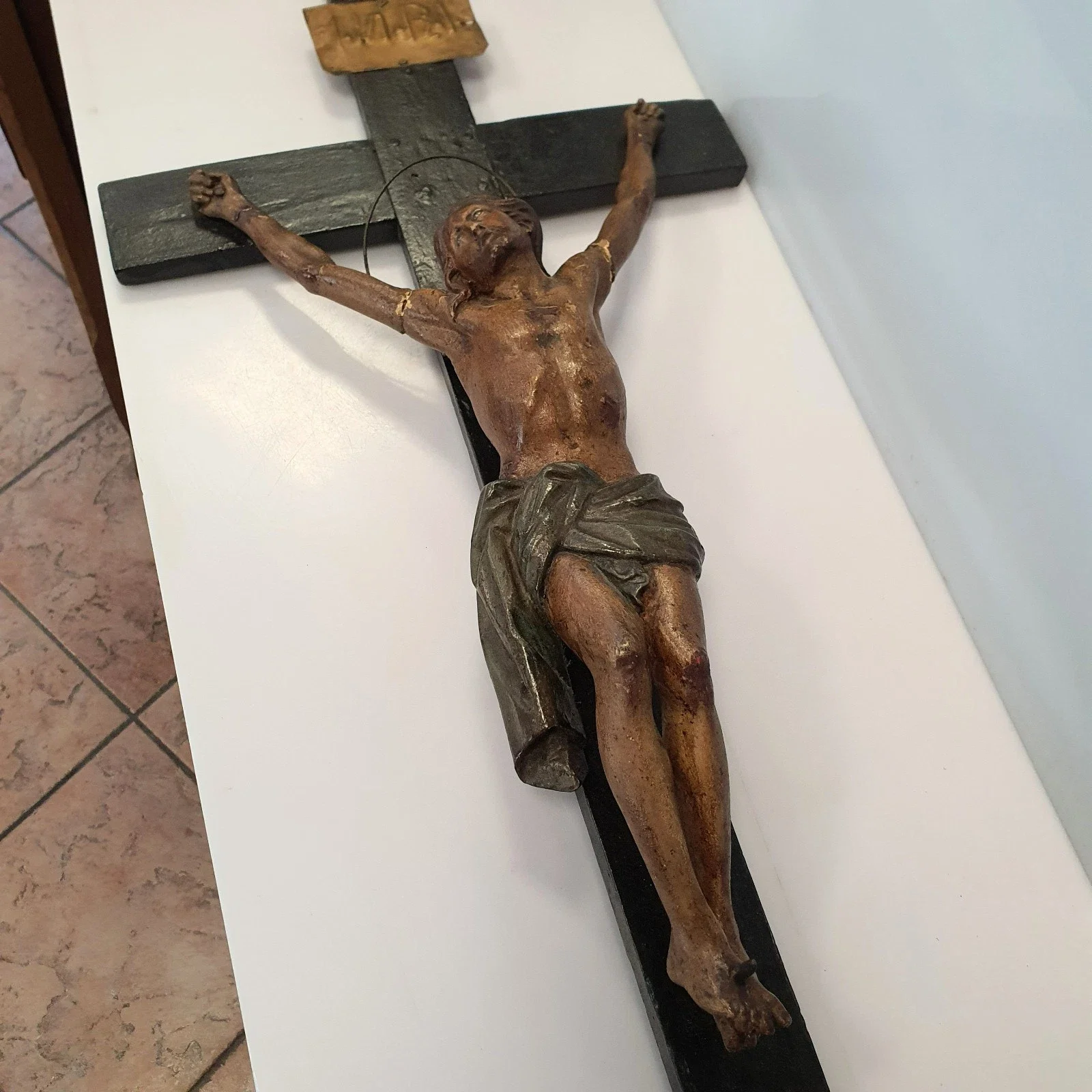 Antico crocifisso in legno