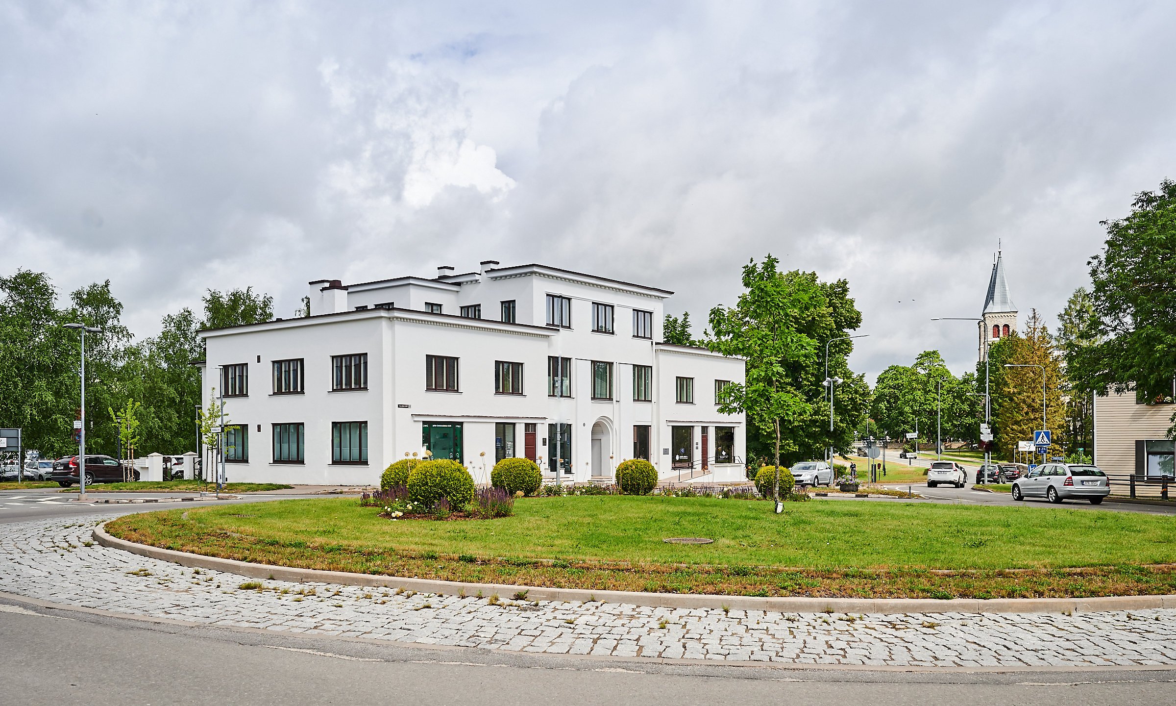 Muinsuskaitsealuse pangahoone rekonstrueerimine Raplas — MOI Arhitektuuribüroo, muinsuskaitse tegevusluba omav büroo.