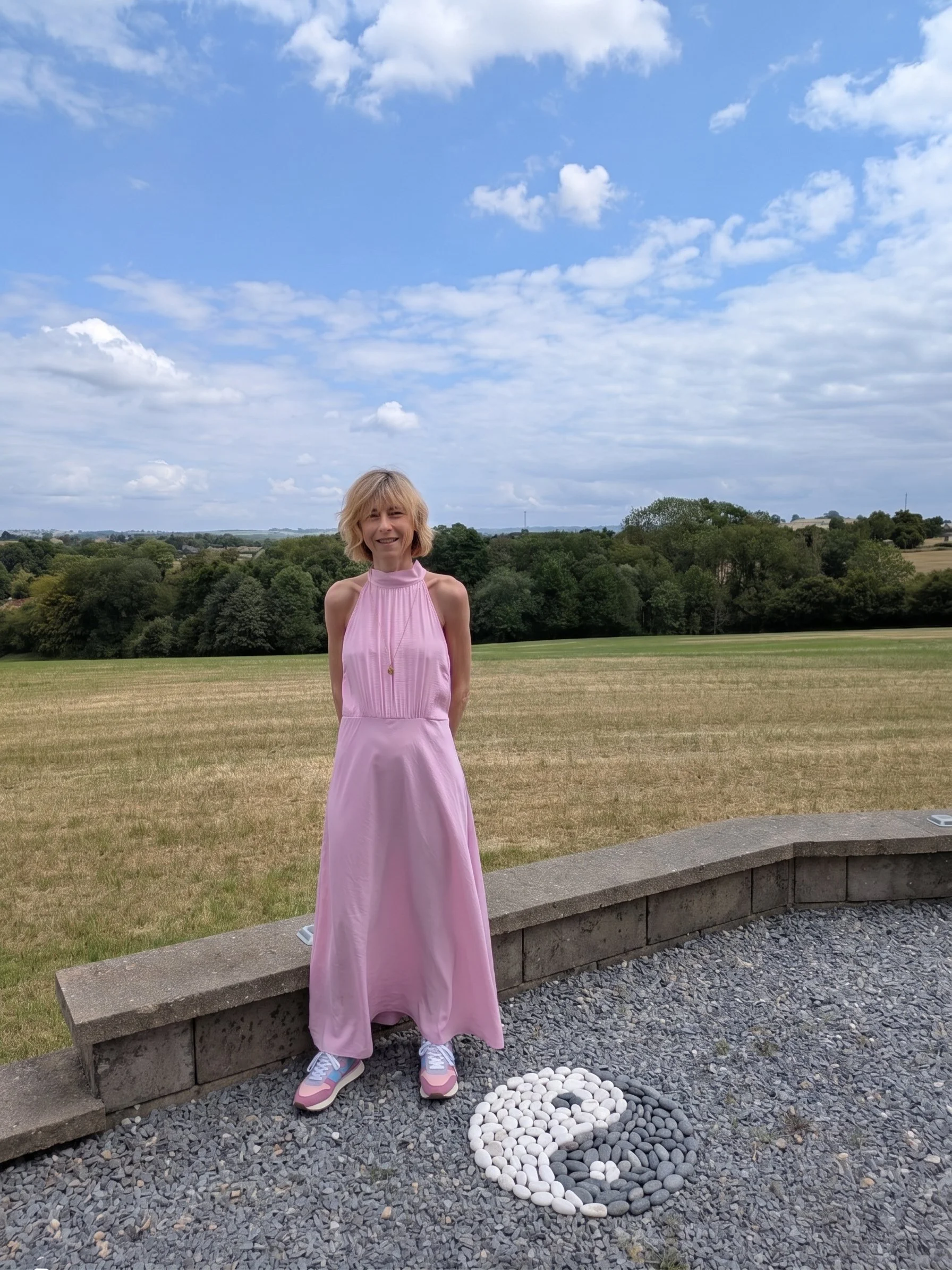 Sheba naturopathe en robe et yin yang