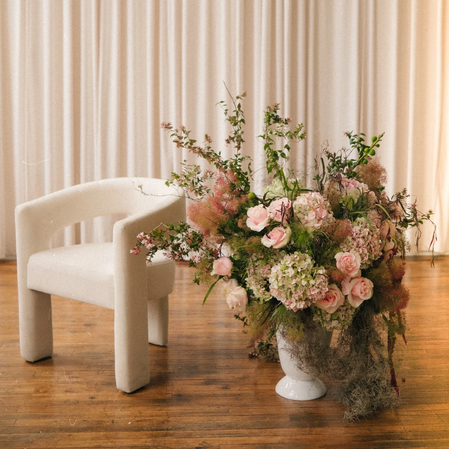 There&rsquo;s something poetic about flowers and an empty chair

📸 @thearchivist_rachelmeagan 

#dallaswedding #dallasflorist #eventflorist #dearmadalynn #weddingflorist