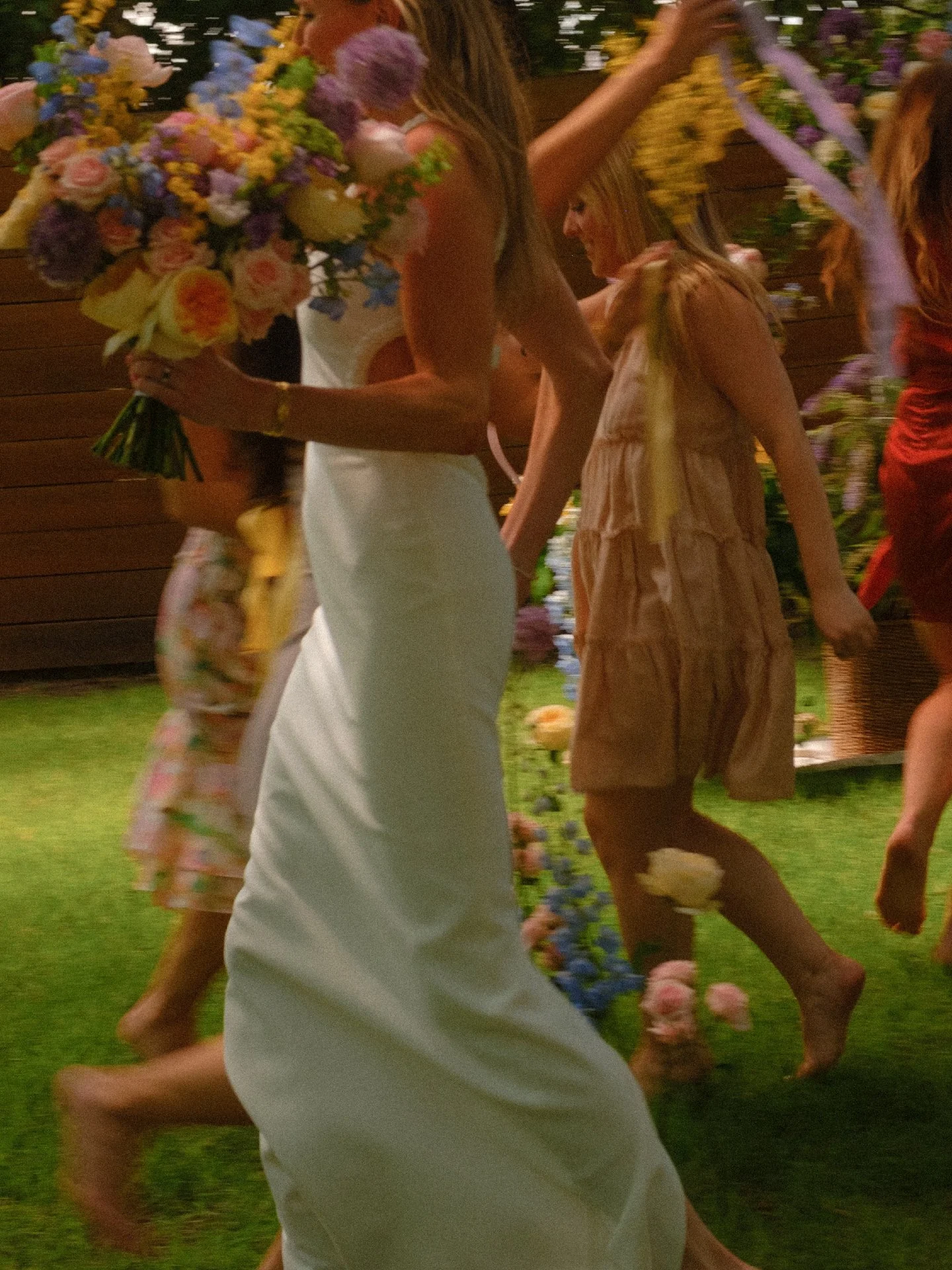 Remember when I said to trust your photographer if they tell you to run?

A bouquet in motion is my favorite kind. Let loose, have fun, dance a little, laugh a lot, and create some magic along the way.

📸 @thearchivist_rachelmeagan

#dearmadalynn #w