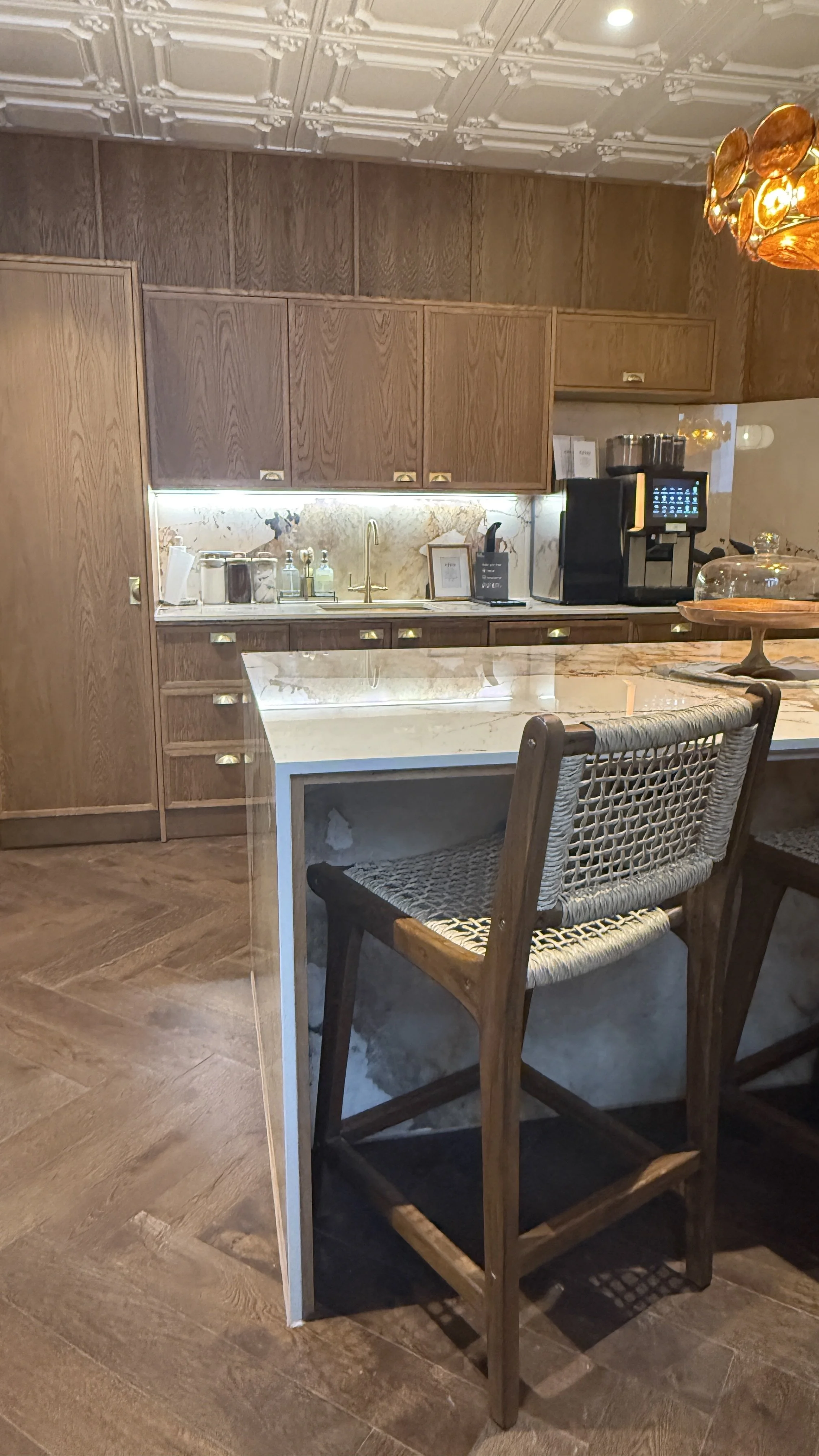 Porcelain Tiles |

Porcelain tiles are one of the most versatile and durable choices for modern homes. Available in a wide range of colours, patterns, textures and finishes, they can be used throughout the home to create a seamless and sophisticated 