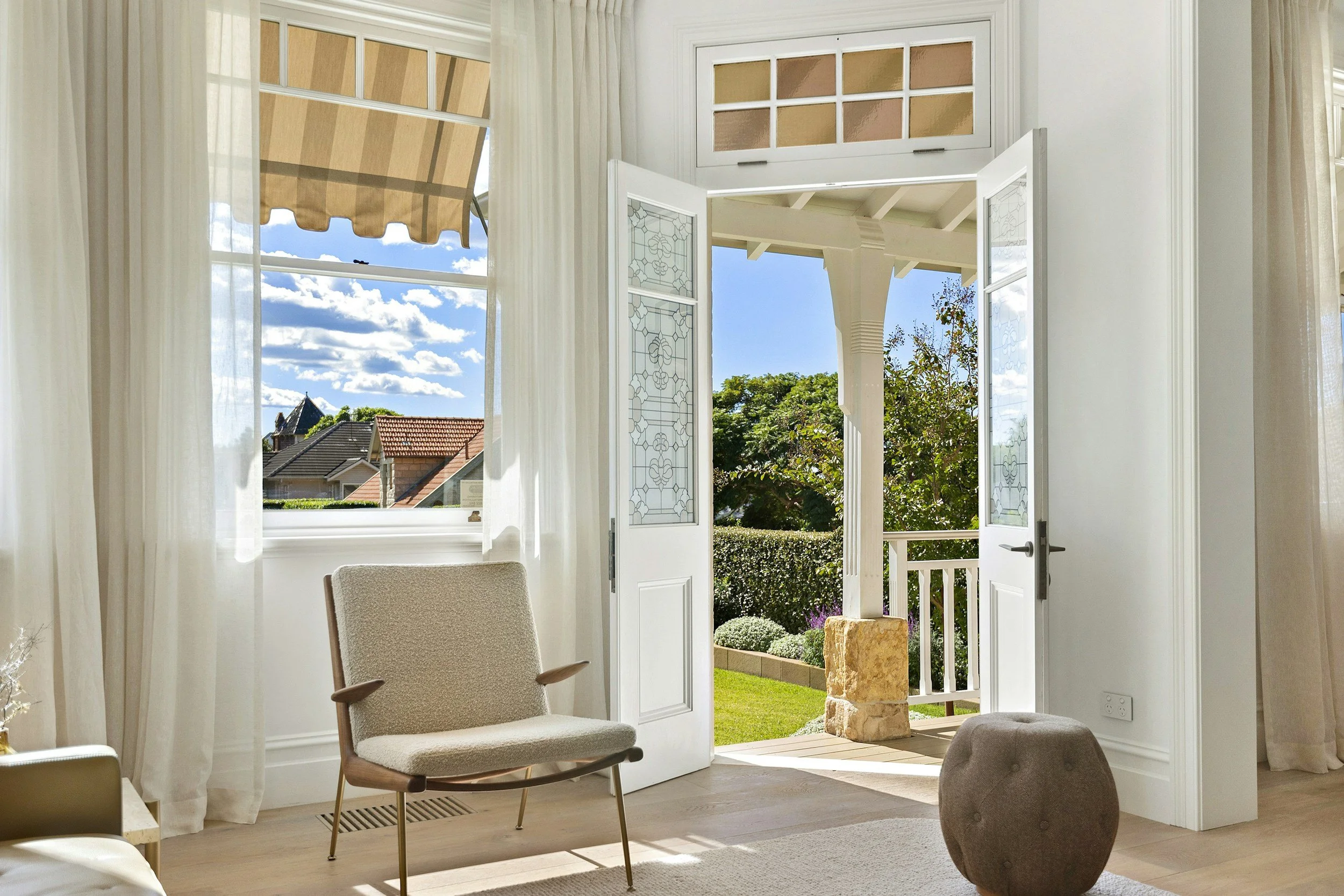 Perfect Fit & Frame Fit Blinds — Designed to fit neatly within the frame of your windows and doors, these systems often require no drilling, making them a popular choice for modern uPVC glazing. Perfect Fit blinds move with the door or window when op