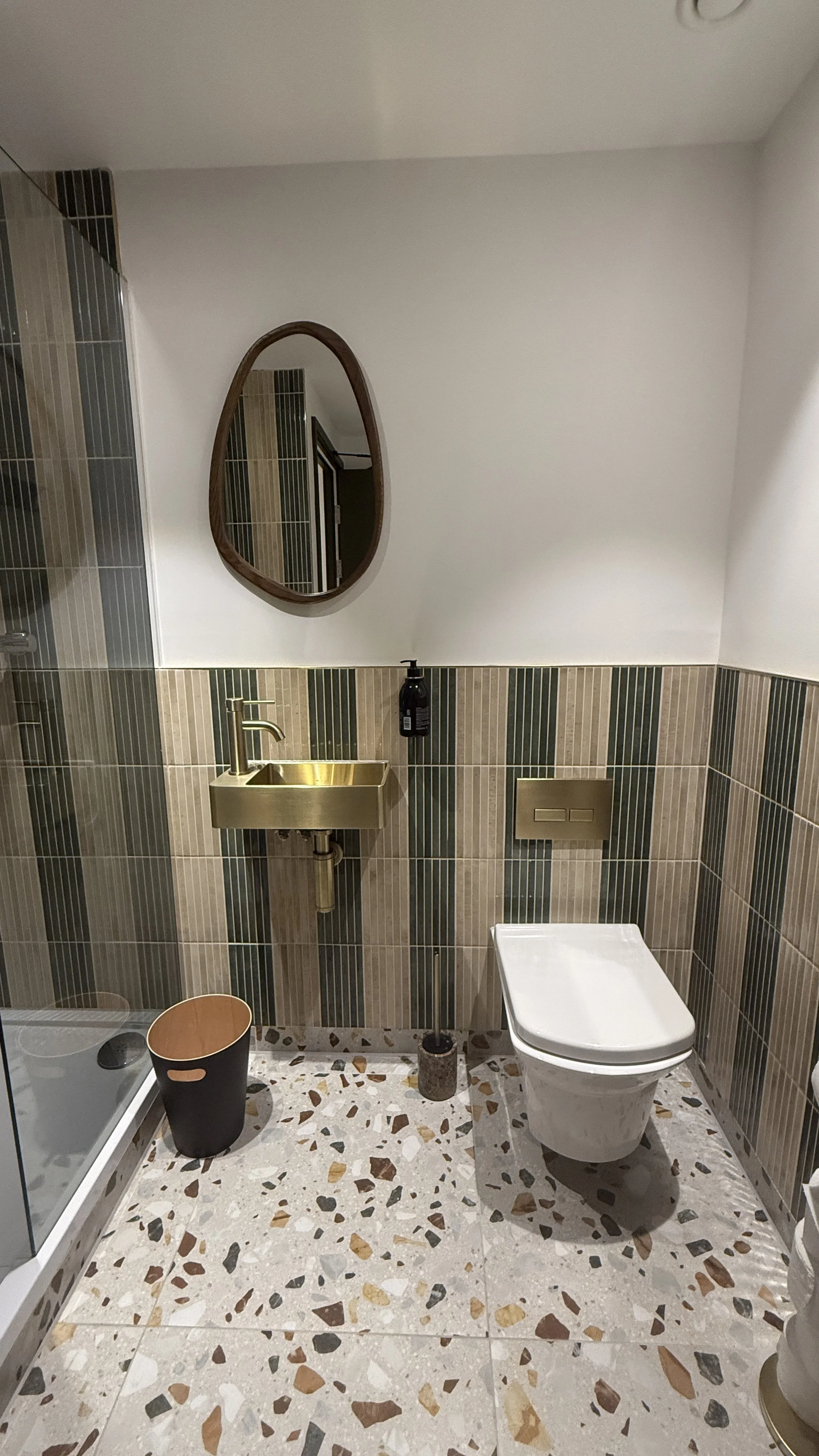 Ceramic Tiles | 

Ceramic tiles remain a popular choice for homeowners looking for versatility, style and value. Available in an extensive range of colours, patterns, textures and finishes, ceramic tiles work beautifully in kitchens, bathrooms, cloak