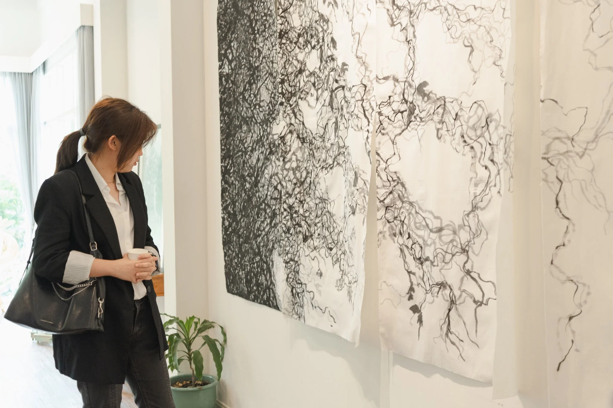 Exhibition view featuring artworks by Paradee Sattarujawong (Paradee Chen · 陈燕姜) · ภาพบรรยากาศนิทรรศการที่จัดแสดงผลงานของ ภารดี สัตตะรุจาวงษ์ (Paradee Chen)