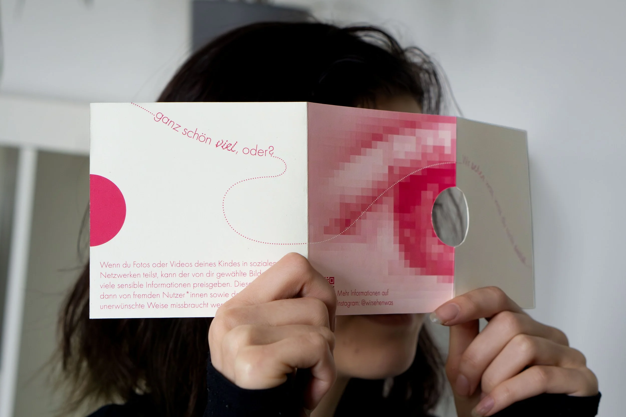 Foto des Flyers vom Projekt zum Thema "Sharenting" von Lucienne Martin
