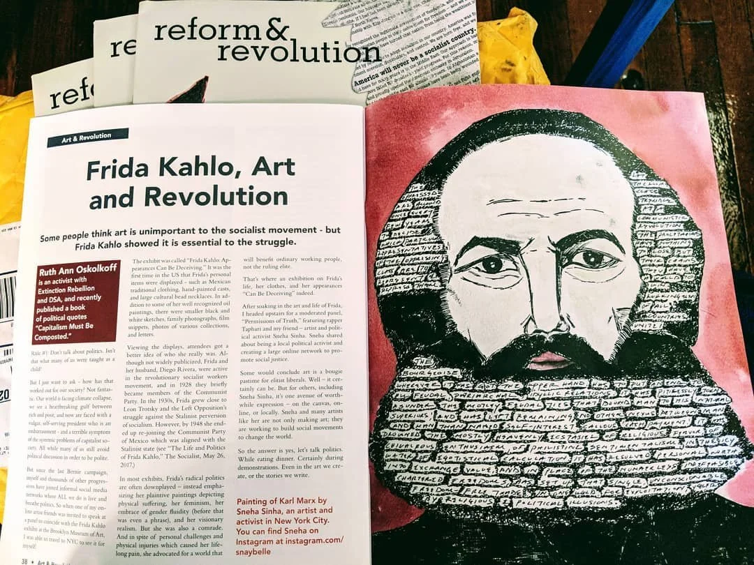 Open art magazine page featuring a black and white illustration of Frida Kahlo with Spanish text overlaying her portrait. The magazine discusses Art and Revolution, focusing on Frida Kahlo's contributions to socialist movements.
