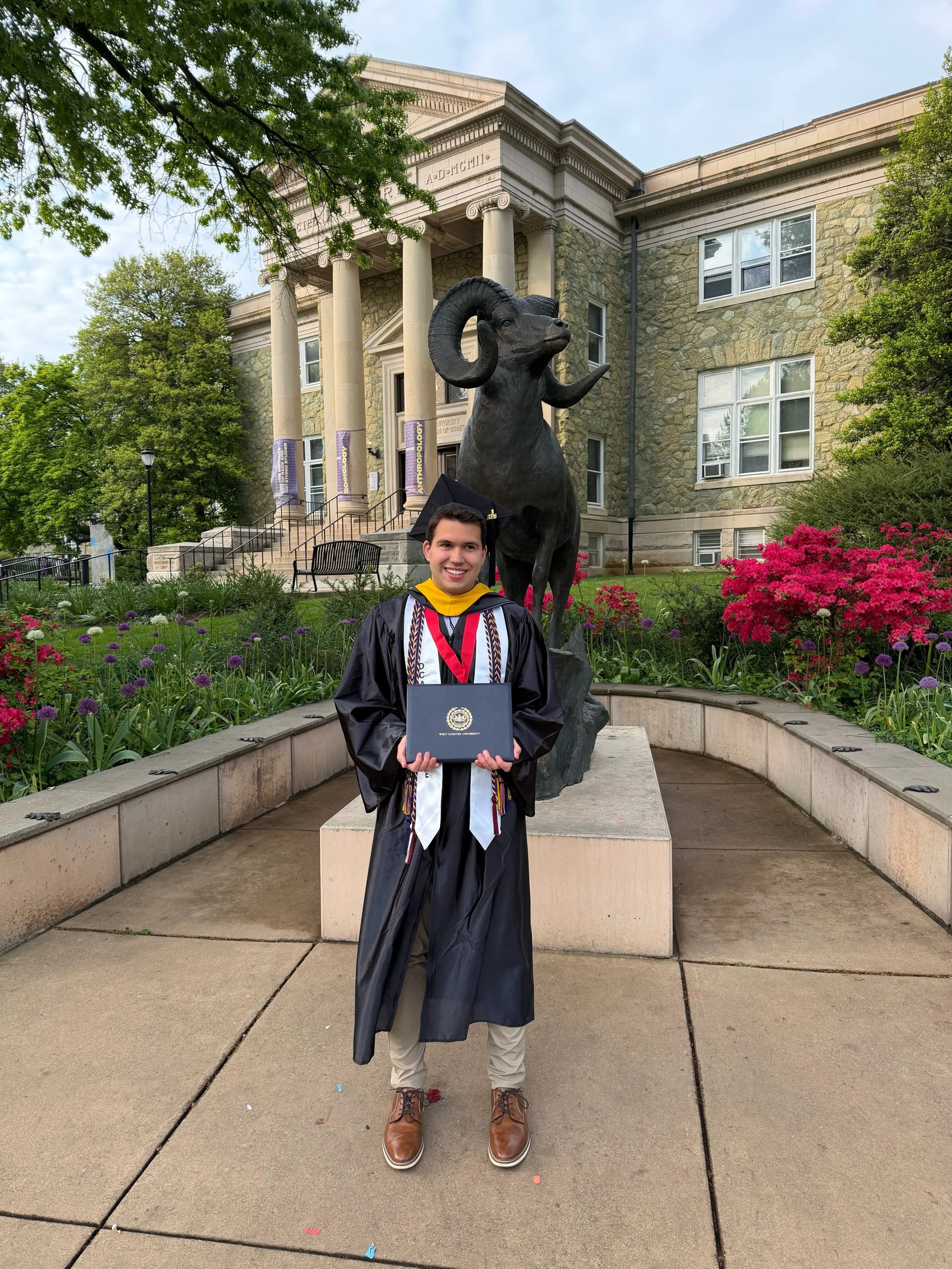 The Tomorrow Club would like to congratulate our Flex Fellow @_billy_wikol on Graduating with a Bachelor of Arts in English, with a concentration in creative writing and double minors in digital marketing and film criticism.

We are so proud of you a