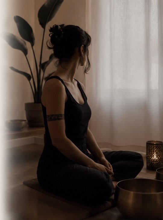 Pratique de yoga et de méditation proposée par AME RITUALS au Havre.