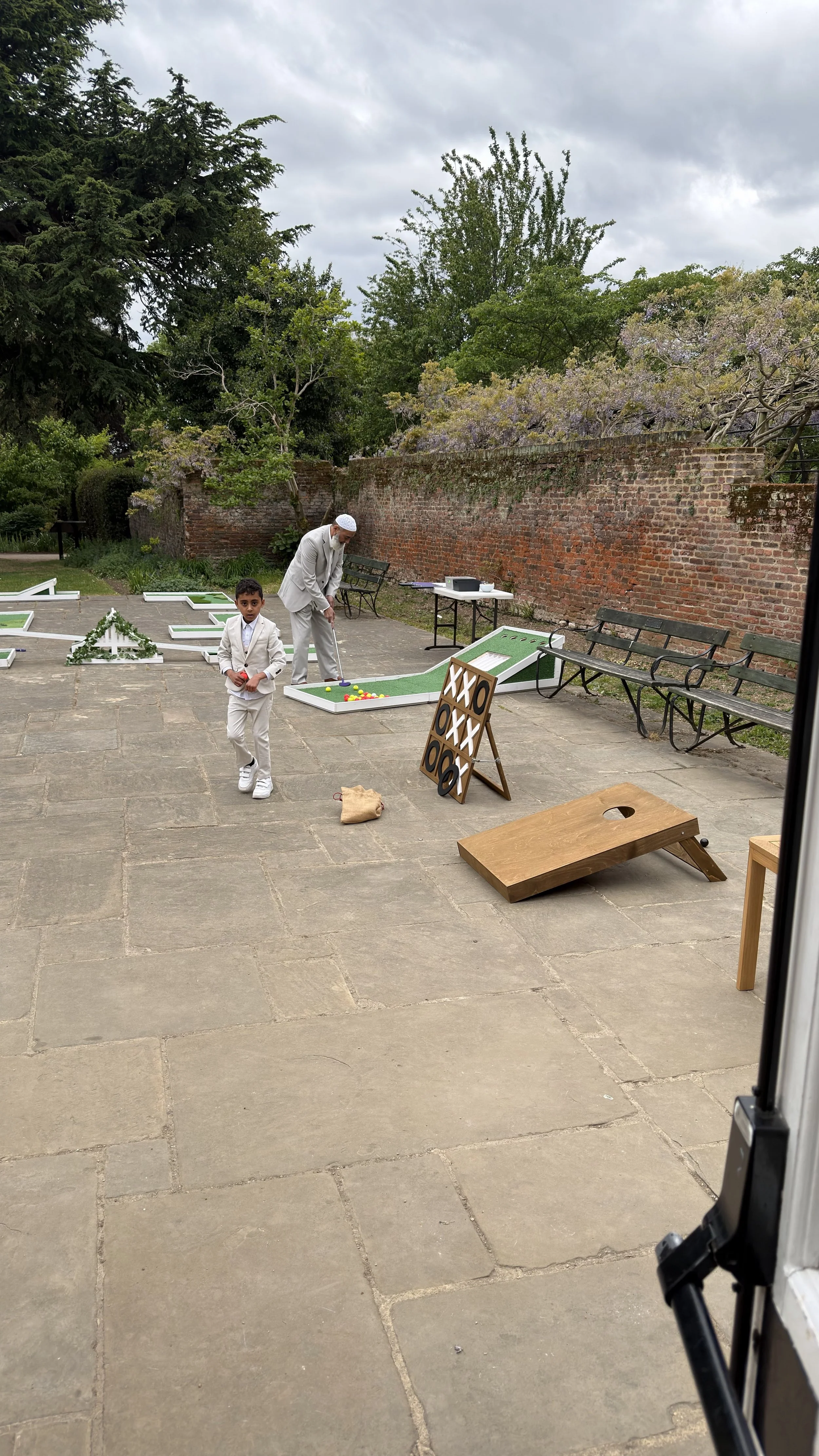 Giant outdoor games and mini golf including Giant Jenga, Giant Connect Four, Cornhole, Ring Toss, Dominoes and Noughts & Crosses for hire across London and Essex.