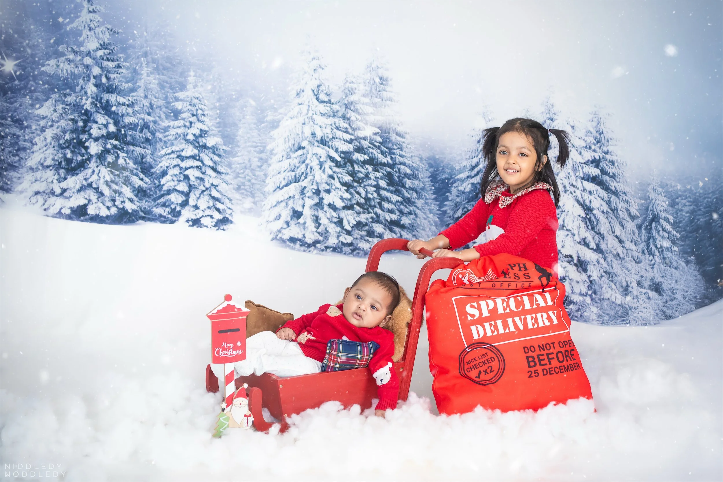 Aaharshi Christmas Baby Photoshoot ❤ NiddledyNoddledy.com ~ Bumps to Babies Photography, Kolkata - 17 .jpg
