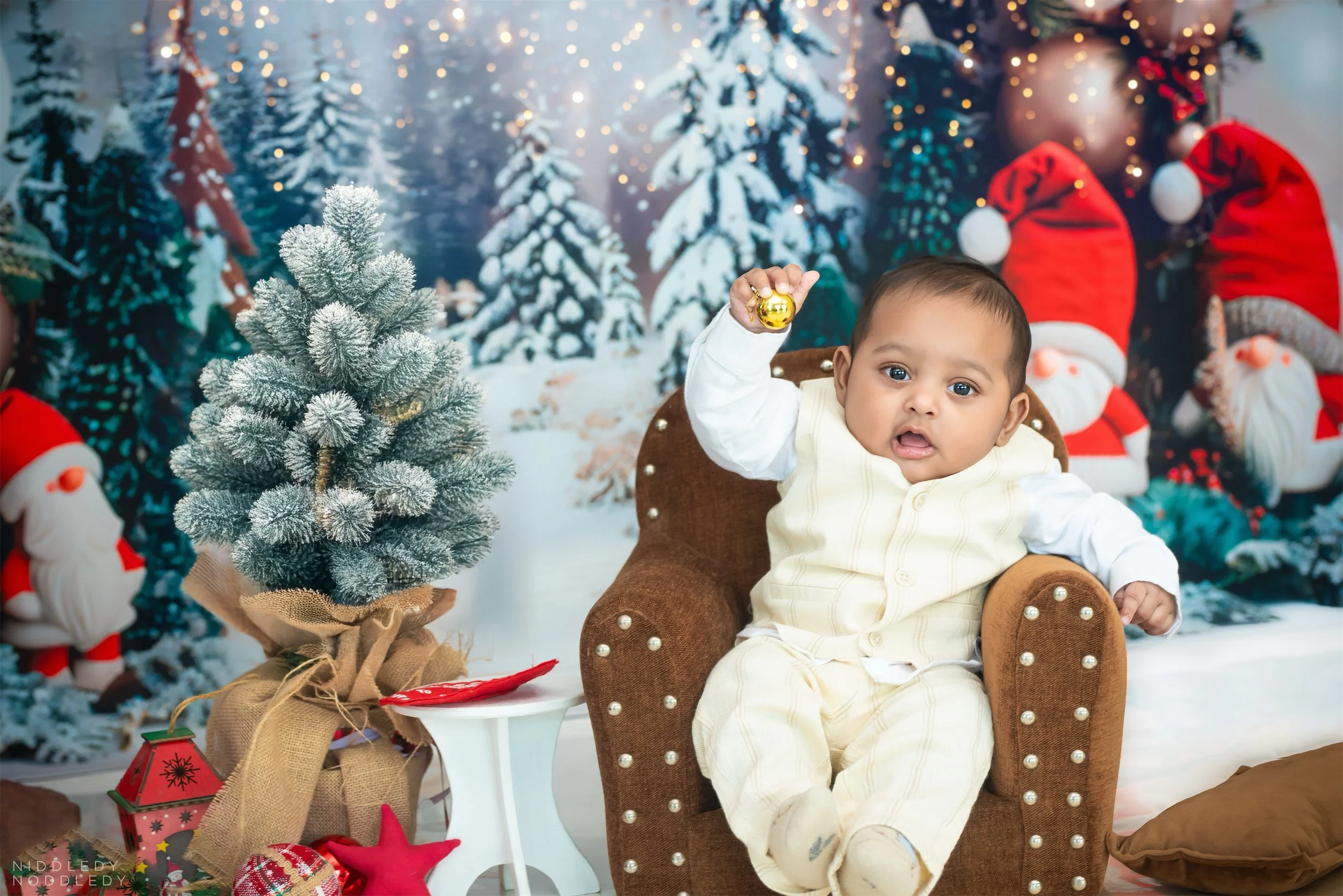 Aaharshi Christmas Baby Photoshoot ❤ NiddledyNoddledy.com ~ Bumps to Babies Photography, Kolkata - 04 .jpg