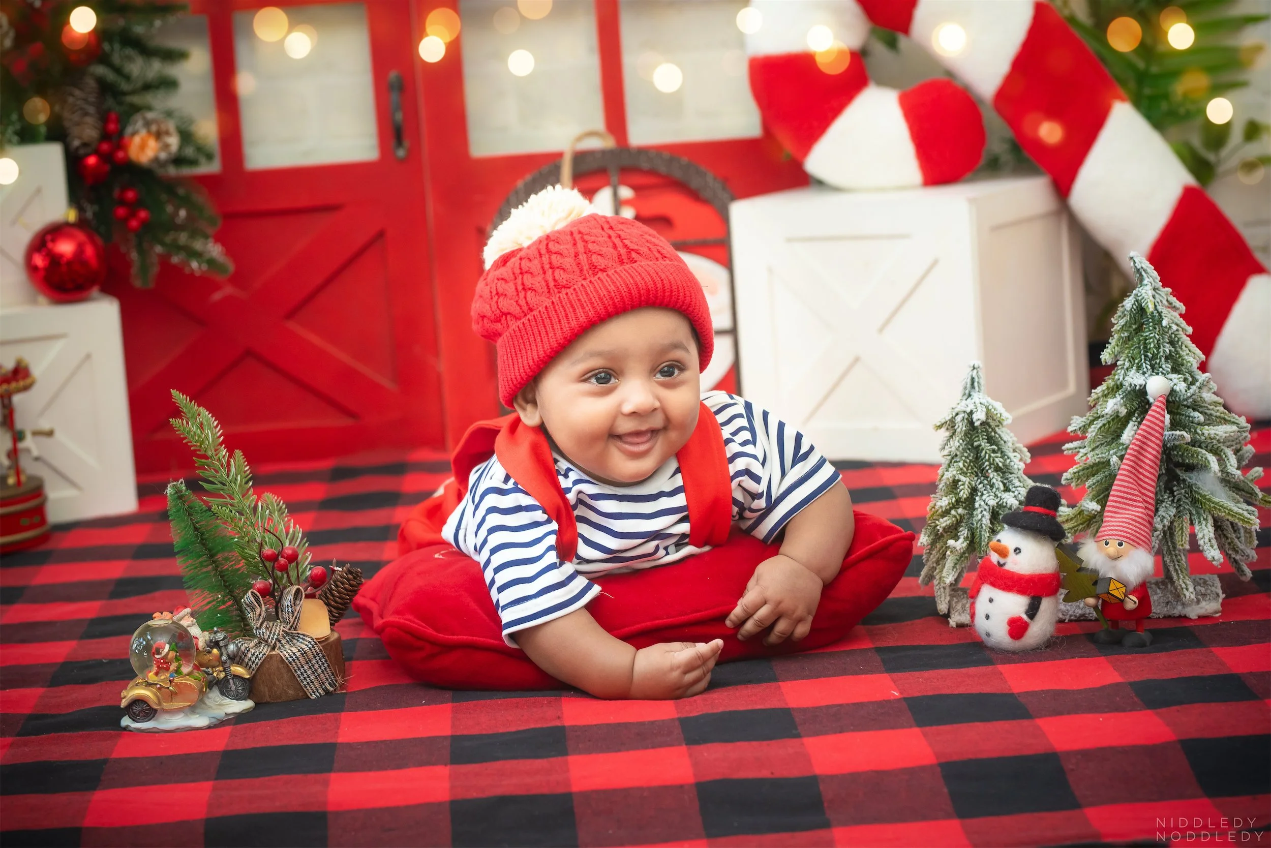 Aaharshi Christmas Baby Photoshoot ❤ NiddledyNoddledy.com ~ Bumps to Babies Photography, Kolkata - 01 .jpg
