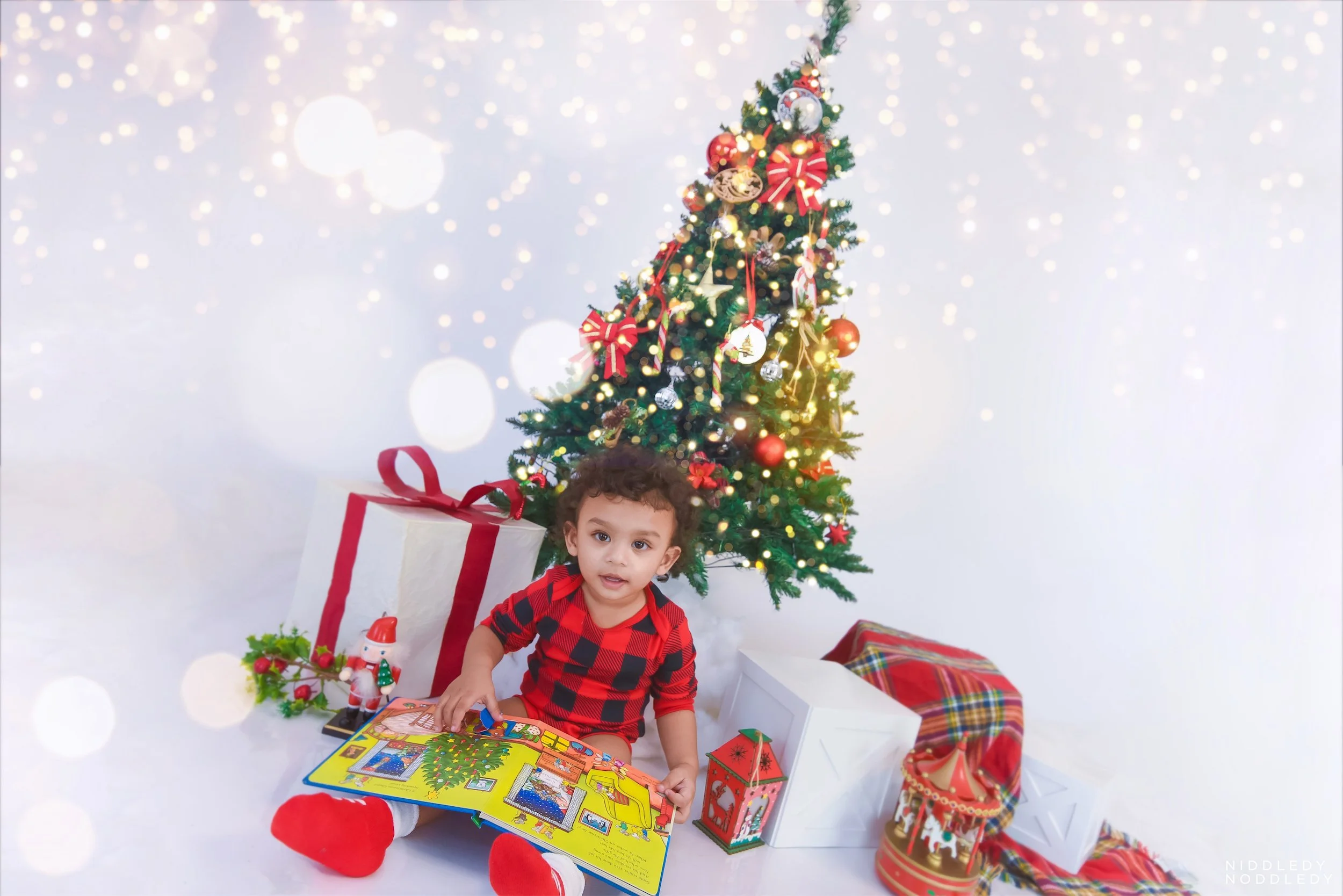 Adhyansh Christmas Baby Photoshoot ❤ NiddledyNoddledy.com ~ Bumps to Babies Photography, Kolkata - 08.jpg