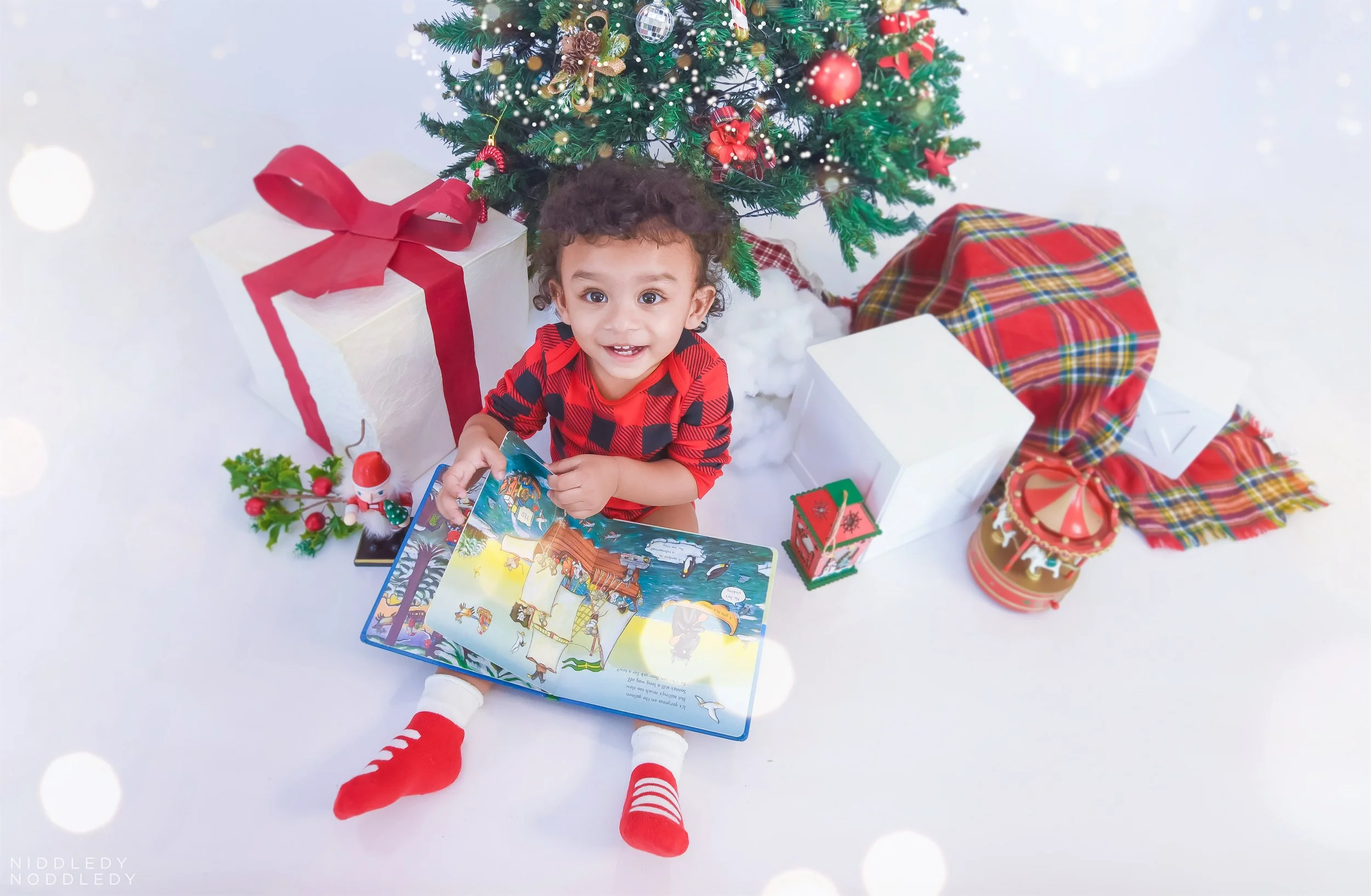 Adhyansh Christmas Baby Photoshoot ❤ NiddledyNoddledy.com ~ Bumps to Babies Photography, Kolkata - 09.jpg