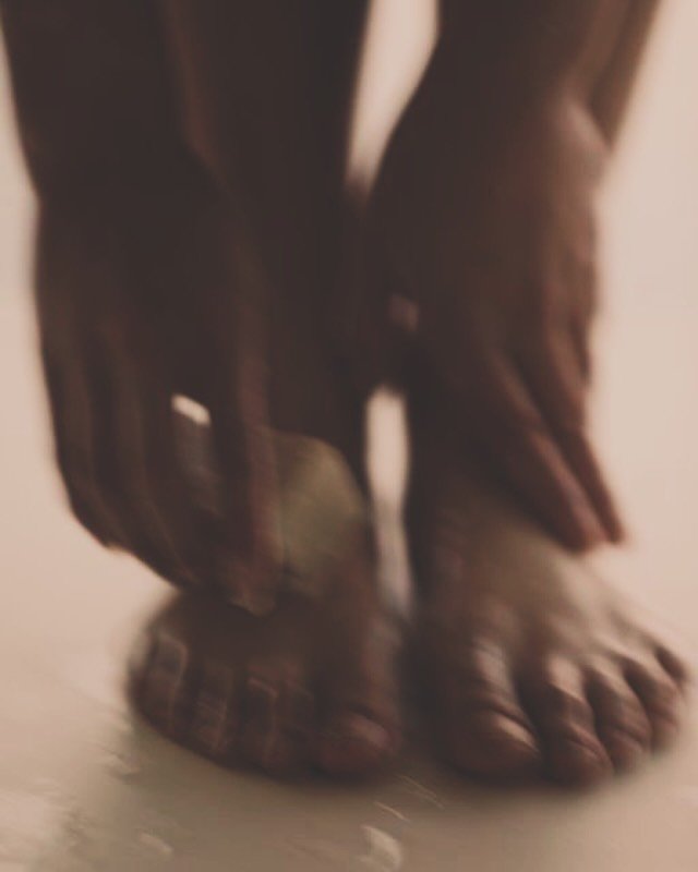 The feet; a gateway to the entirety of you ✨

An ancient practice to support whole-body recalibration. Over 7,000 nerve endings on each foot, precise pin-point locations that correspond to body systems, organs, glands. Emotional correlation. Reflexol