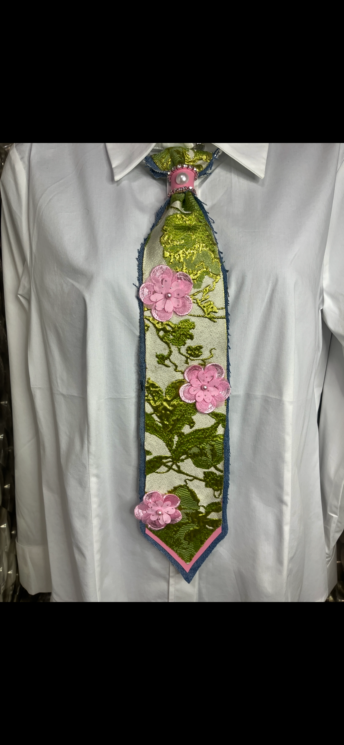 Exquisite Floral Embroidered Tie
