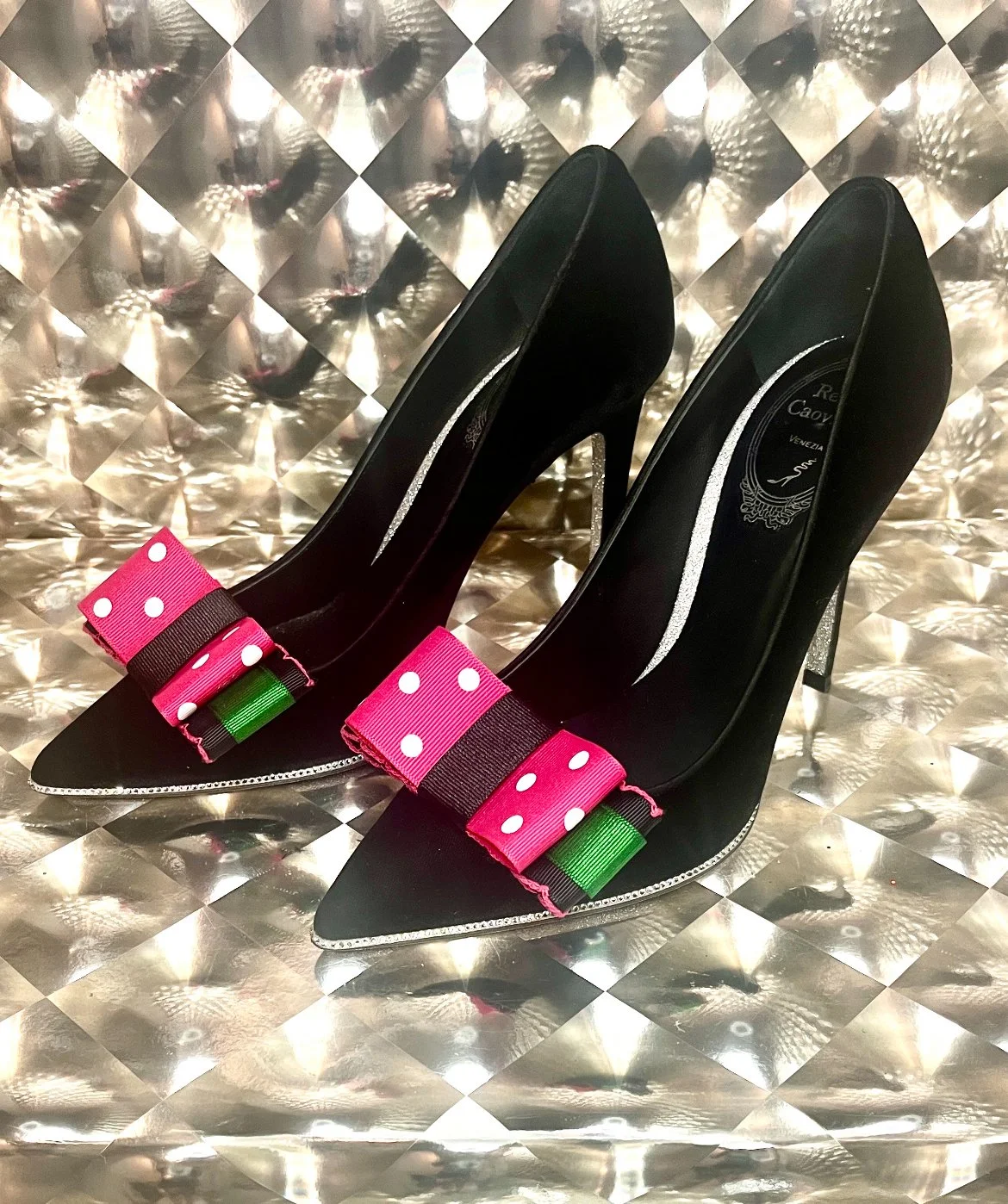 Chic Polka-Dot Shoe Bows