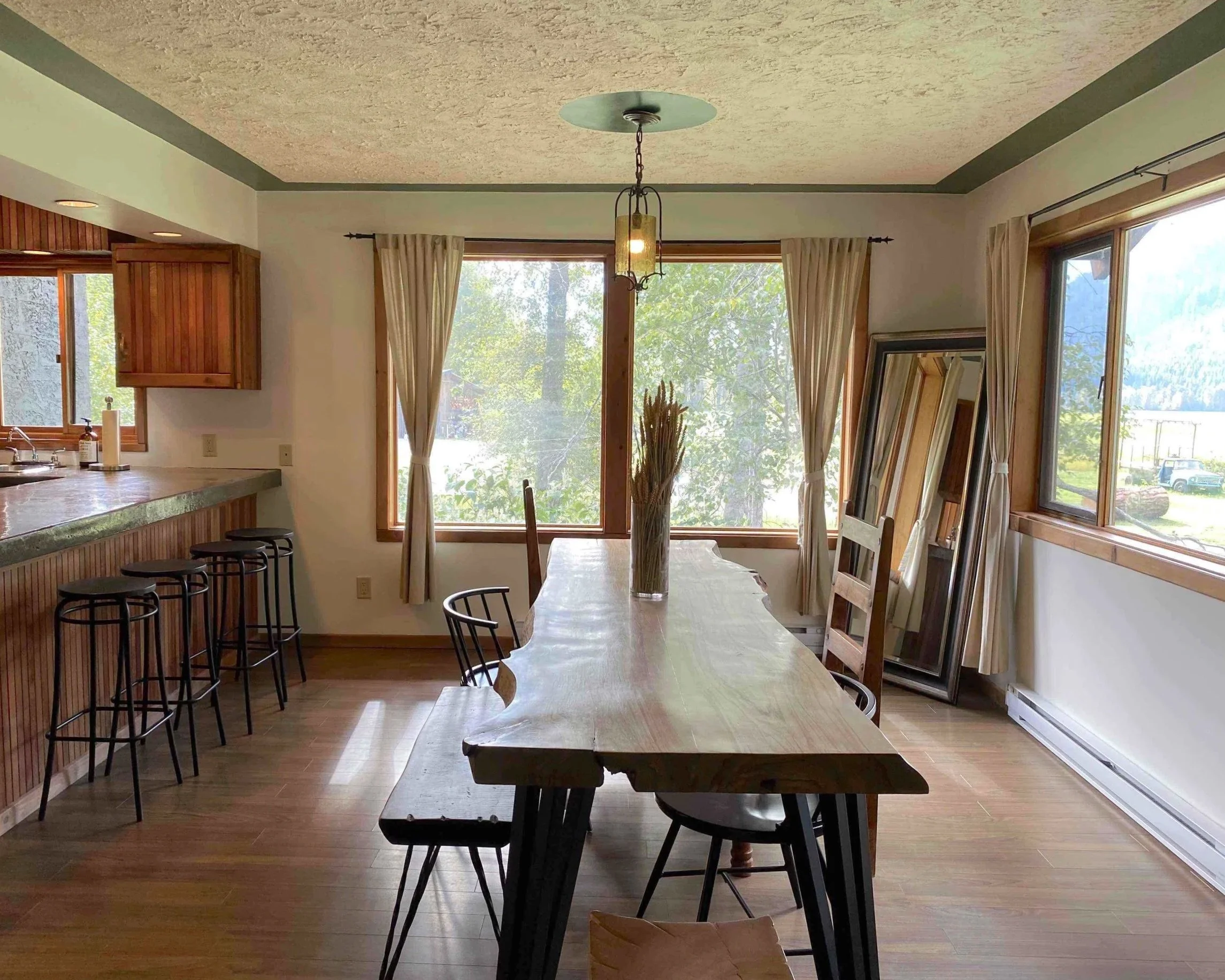 Upper Suite Dining