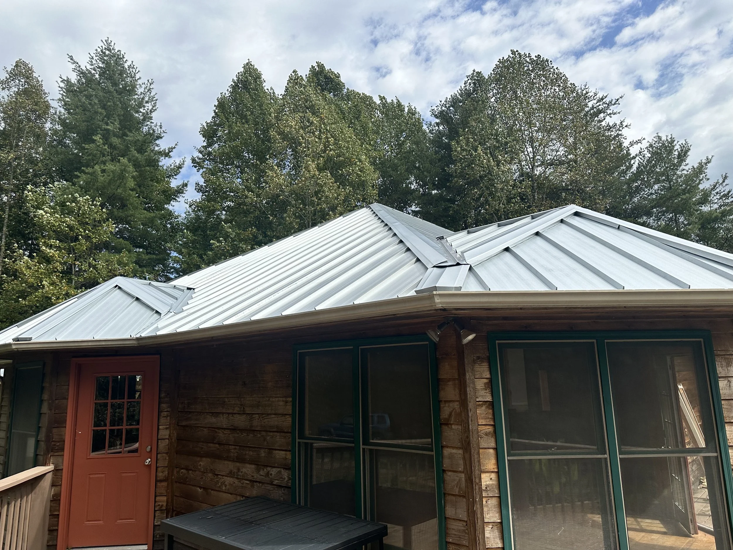 Custom Standing Seam Metal Roof Installation | Modern Edge Builders