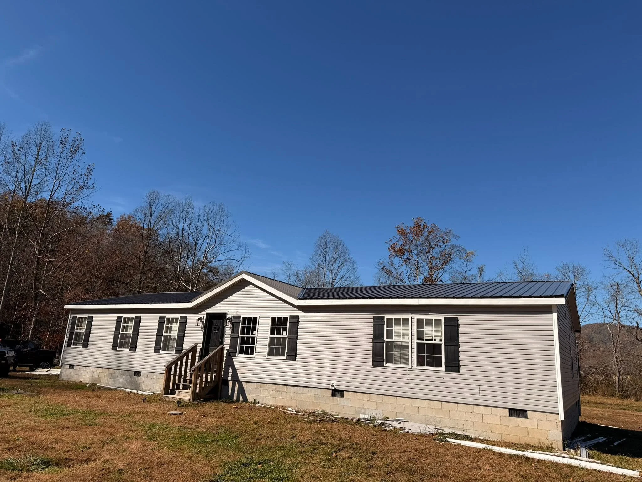 Completed vinyl siding installation on a manufactured home by Modern Edge Builders in Western North Carolina.