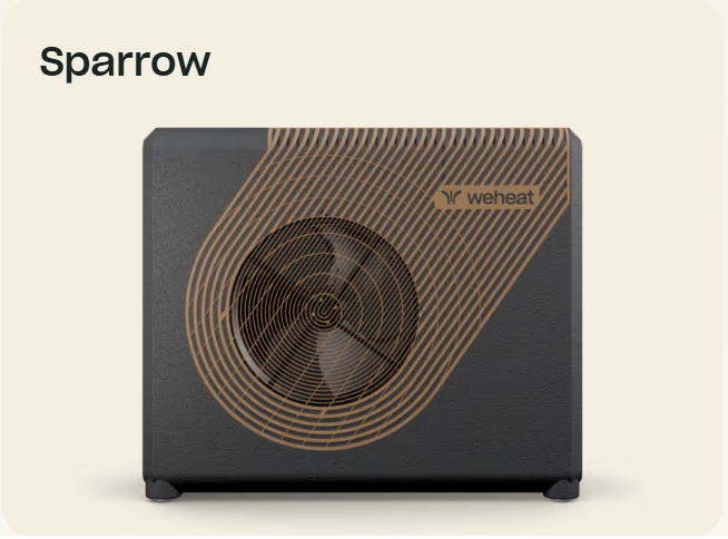 Een warmtepomp met een ventilator van het met Weheat genaamd Sparrow, en het logo 'weheat', en de tekst 'Sparrow' in de bovenhoek