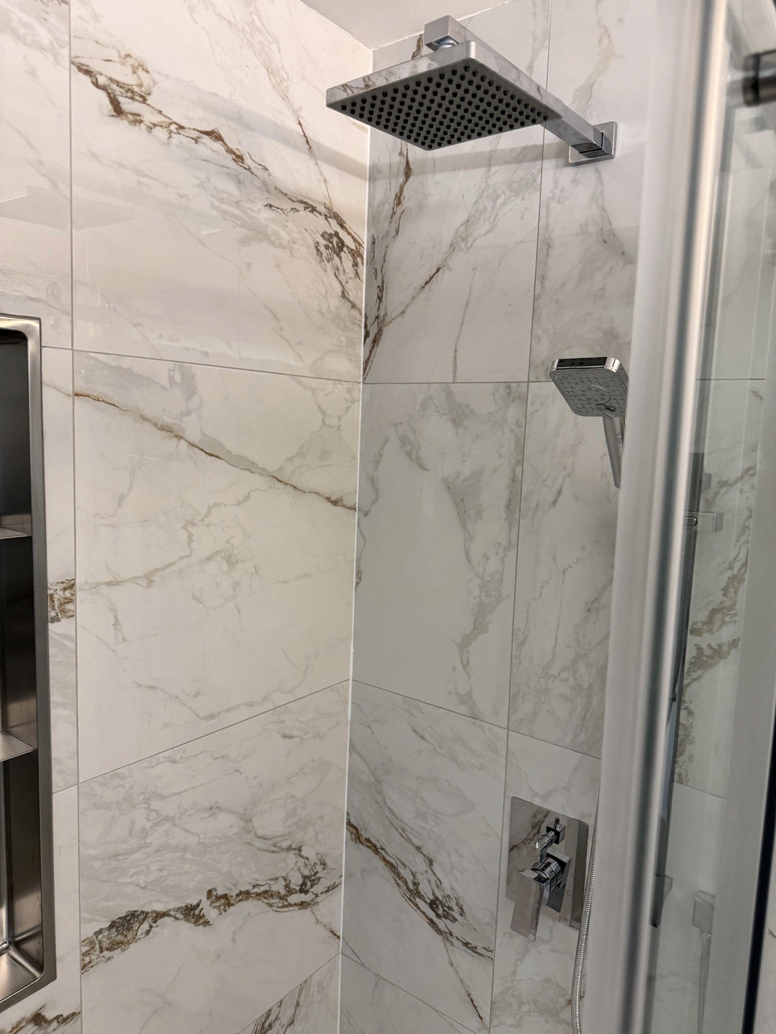Bathroom_06_enhanced.jpg
