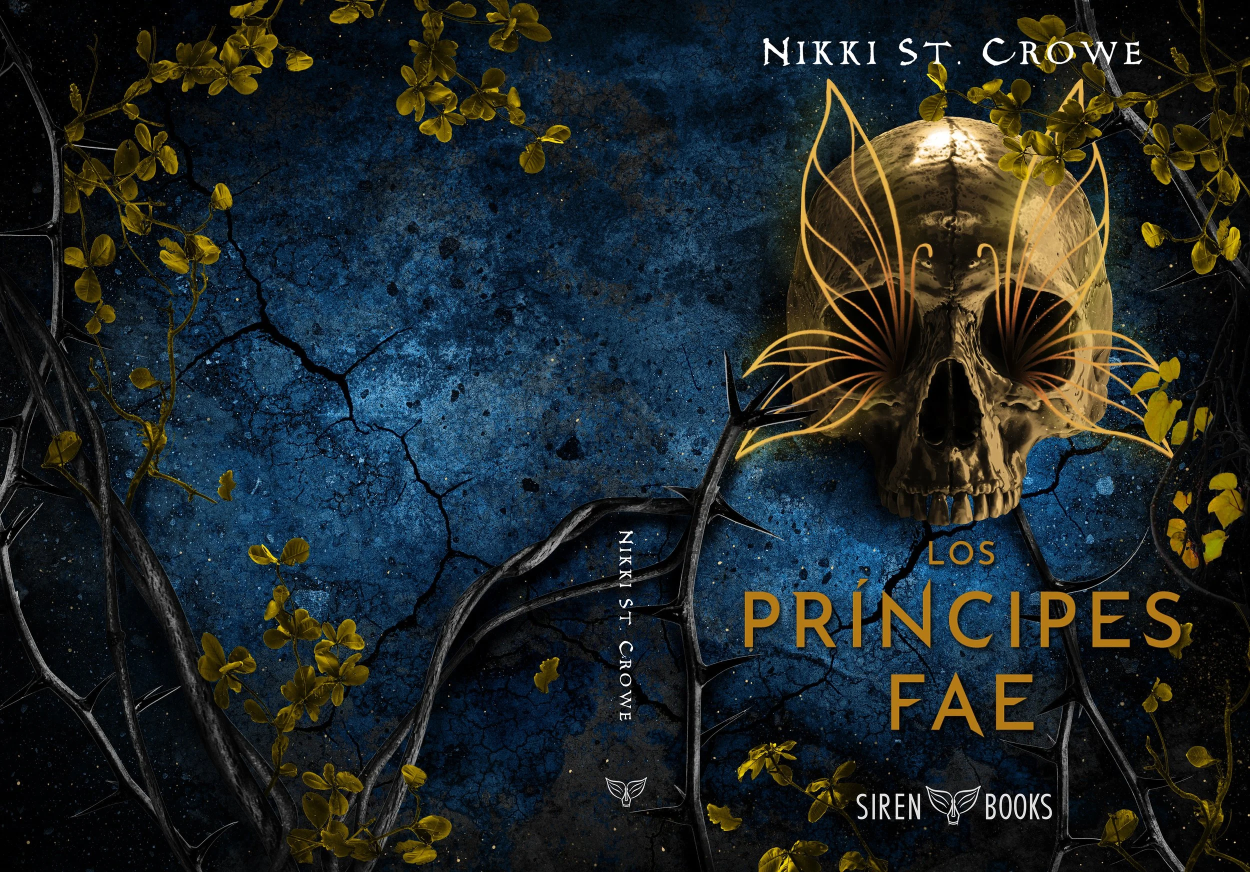 Portada del libro 'Los príncipes fae' de Nikki St. Crowe, con un fondo oscuro y cielo estrellado, decoraciones de ramas con hojas doradas y un cráneo decorativo en el centro.