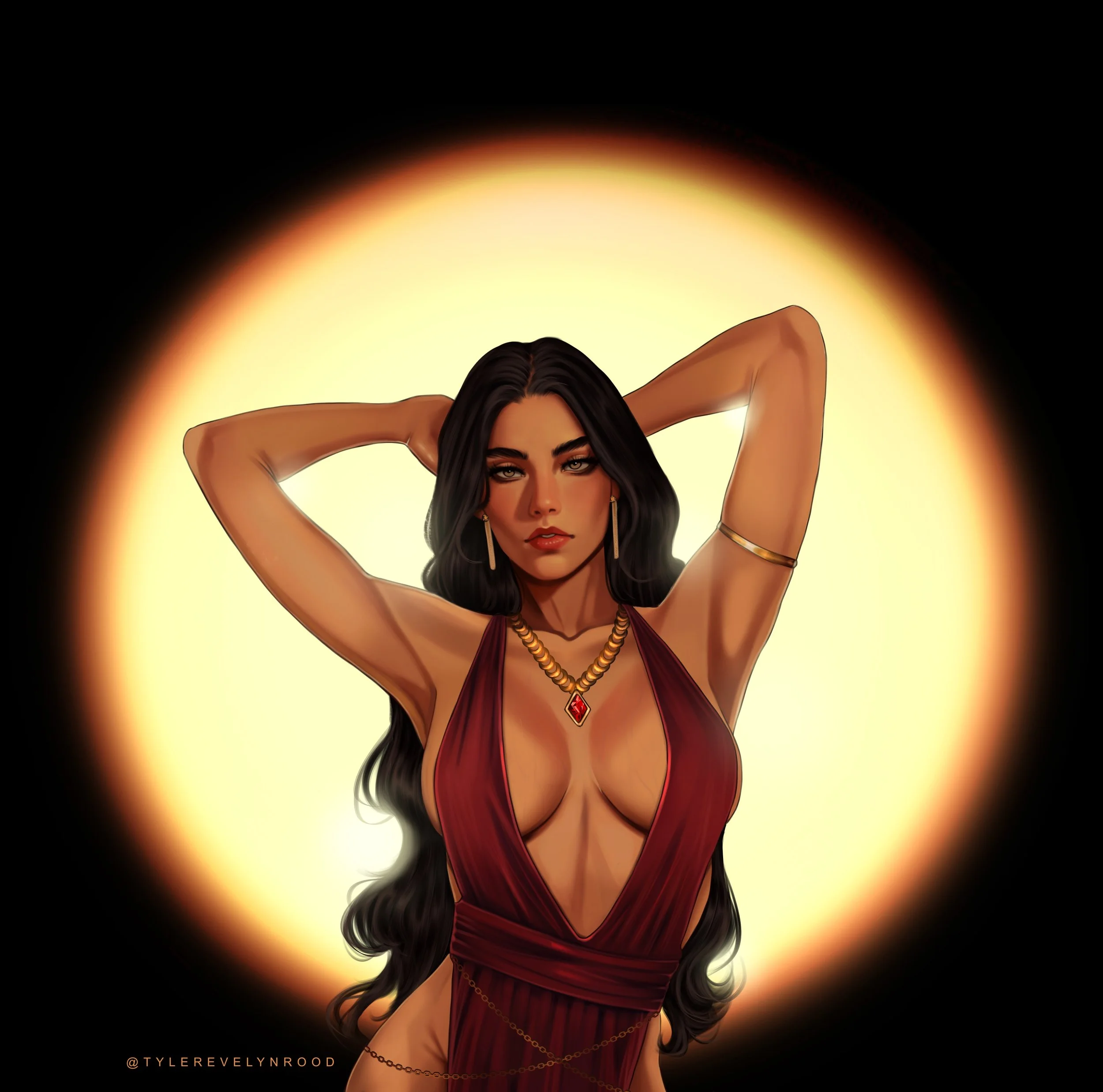 Retrato de una mujer con cabello largo y oscuro, luciendo un vestido rojo y accesorios dorados, con brazos levantados detrás de la cabeza, en un fondo oscuro con un halo de luz
