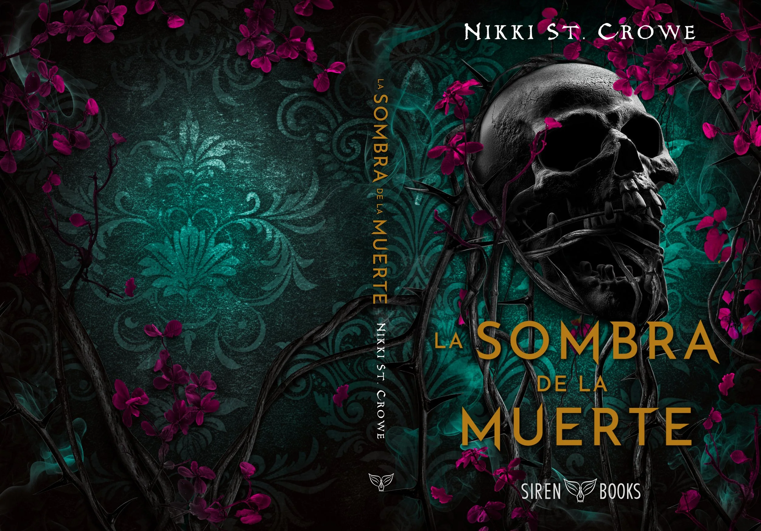 Portada de un libro con un fondo oscuro con detalles ornamentales en tonos azul y verde, con flores moradas y una calavera negra con espinas, la cual lleva una corona de flores moradas, y el título en letras doradas "La sombra de la muerte" y el autor Nikki St. Crowe.