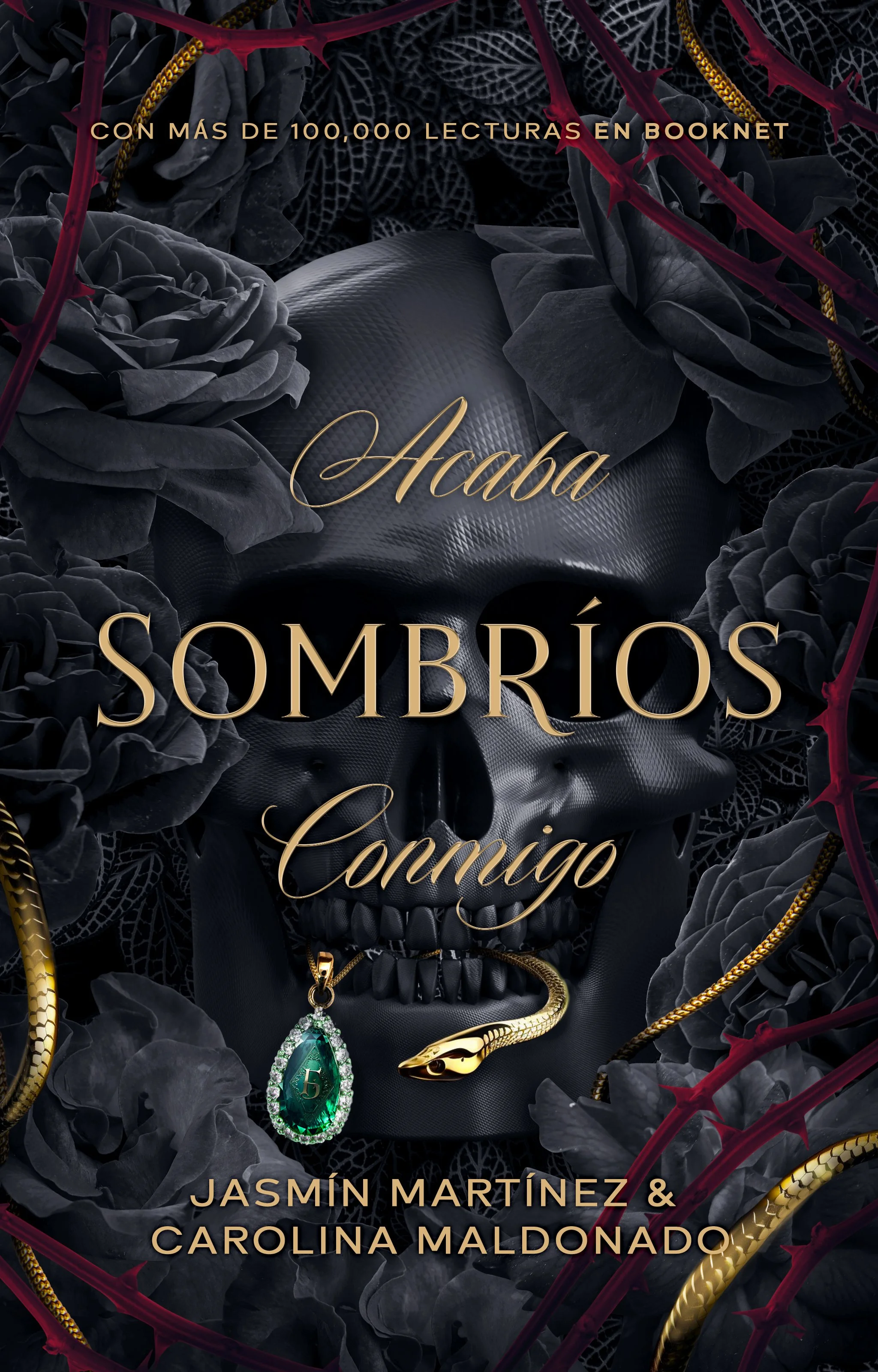 Portada de libro con fondo de rosas negras, serpientes doradas y accesorios de joyería con un cráneo en el centro, con texto en tonos dorados que dice 'Con más de 100,000 lecturas en Booknet', título 'Hermana Sombríos' y autores Jasmin Martínez y Carolina Maldonado.
