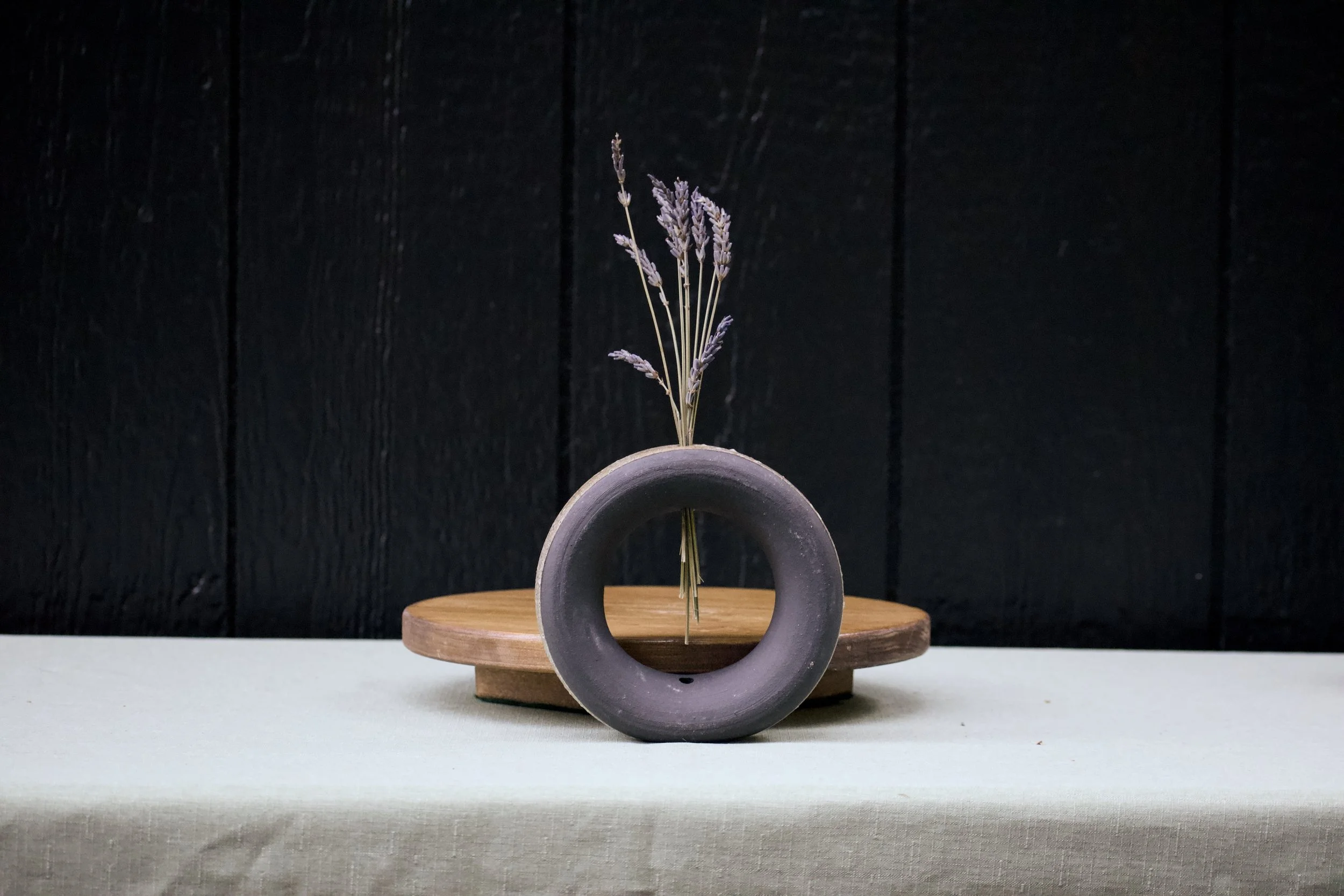 Black Matte/Iceberg Circle Vase