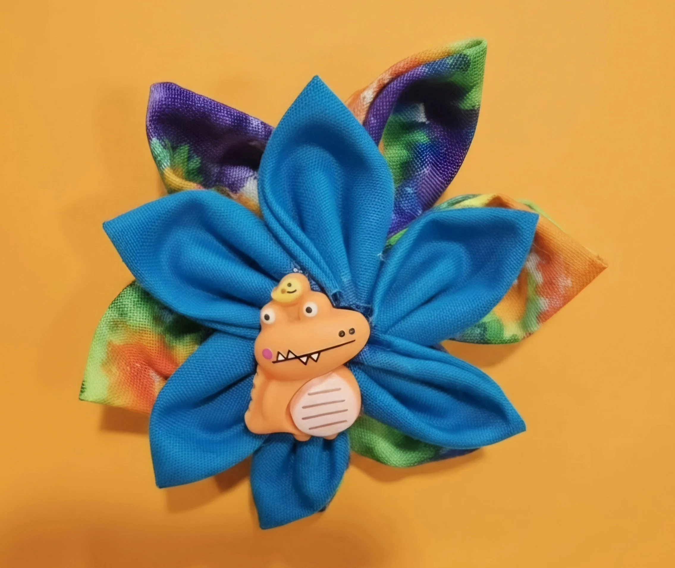 "Dino-Mite Bloom" Collar Flower